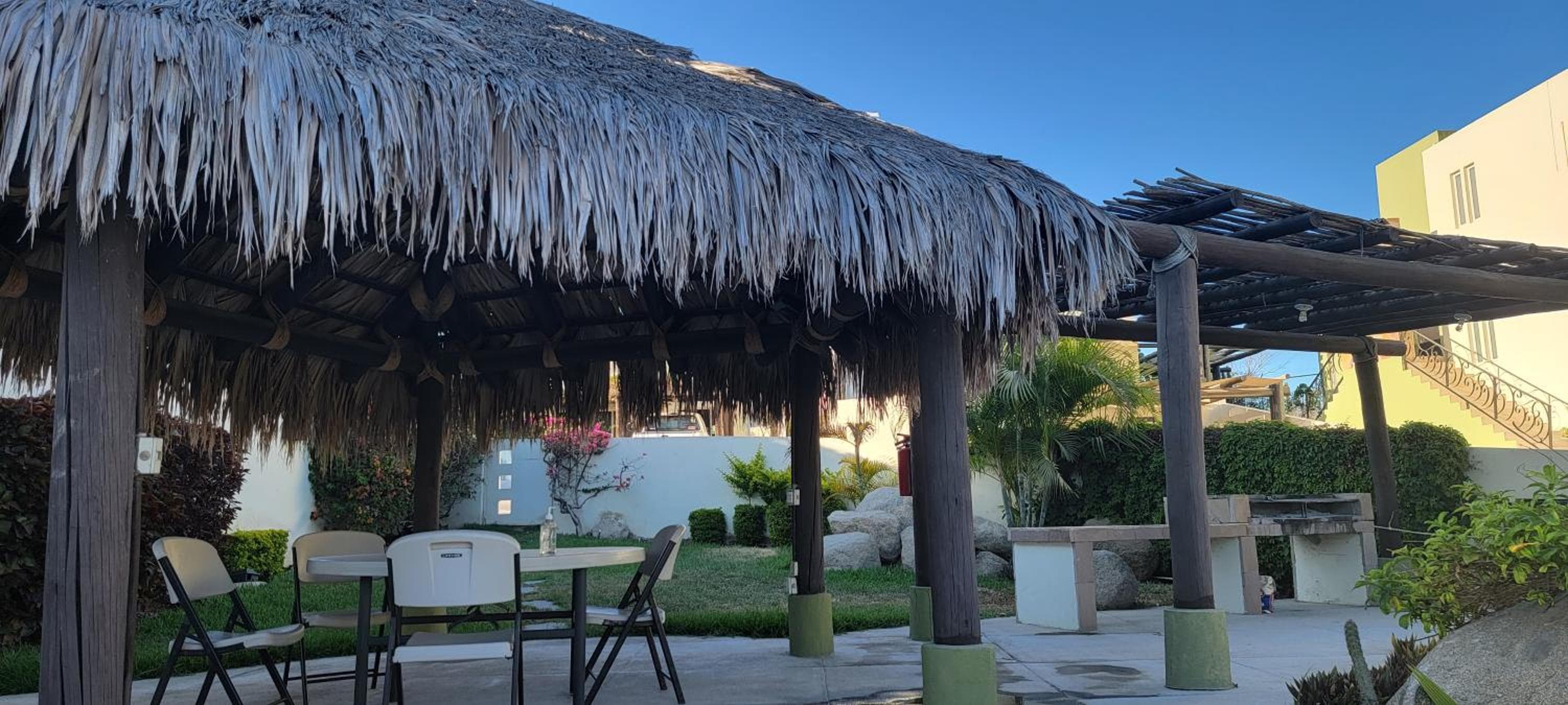 Sea view, king-size bed, wheelchair access — 8