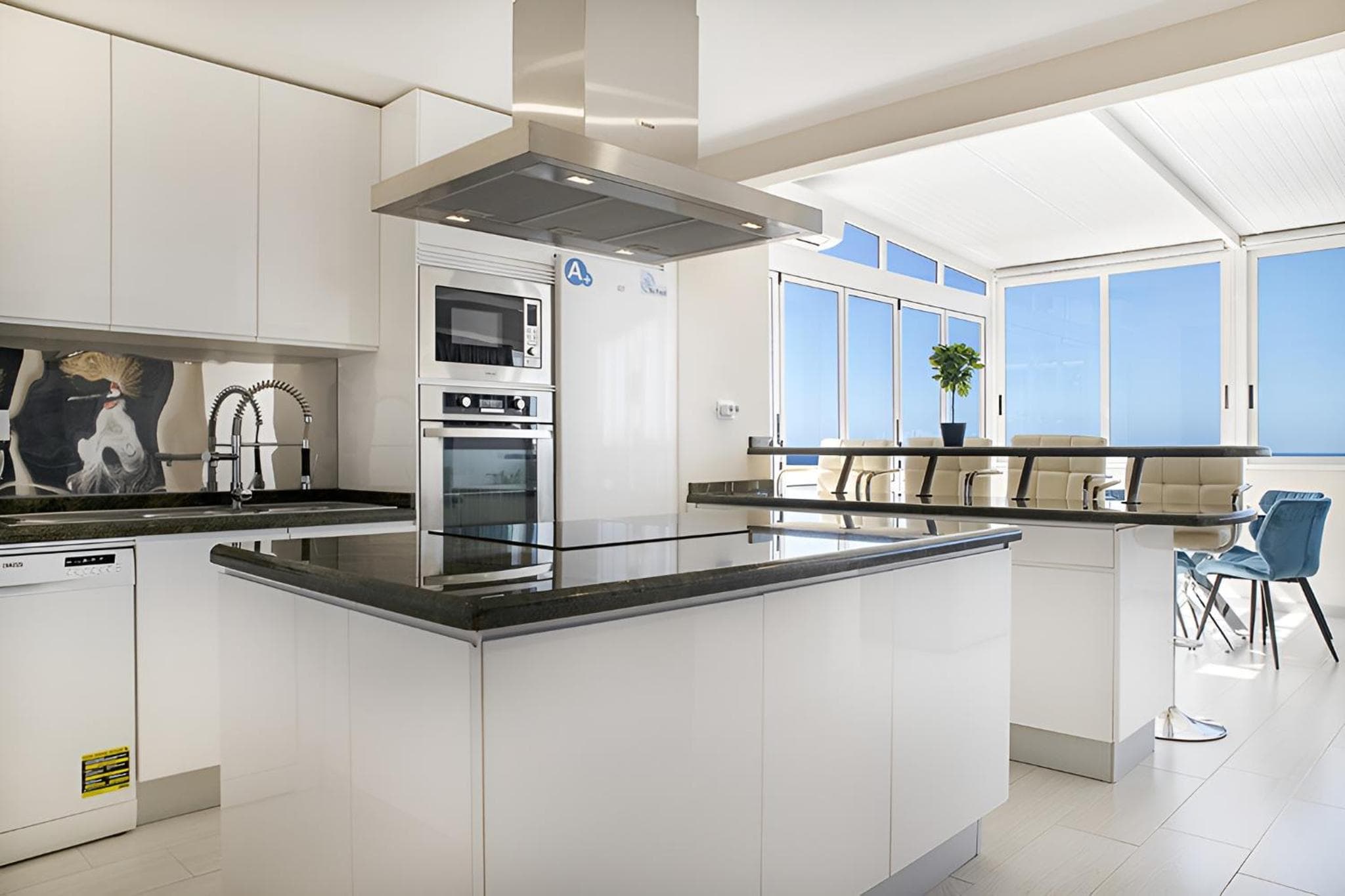 MAGNIFICENT FLAT with SPLENDID OCEAN VIEWS — 2