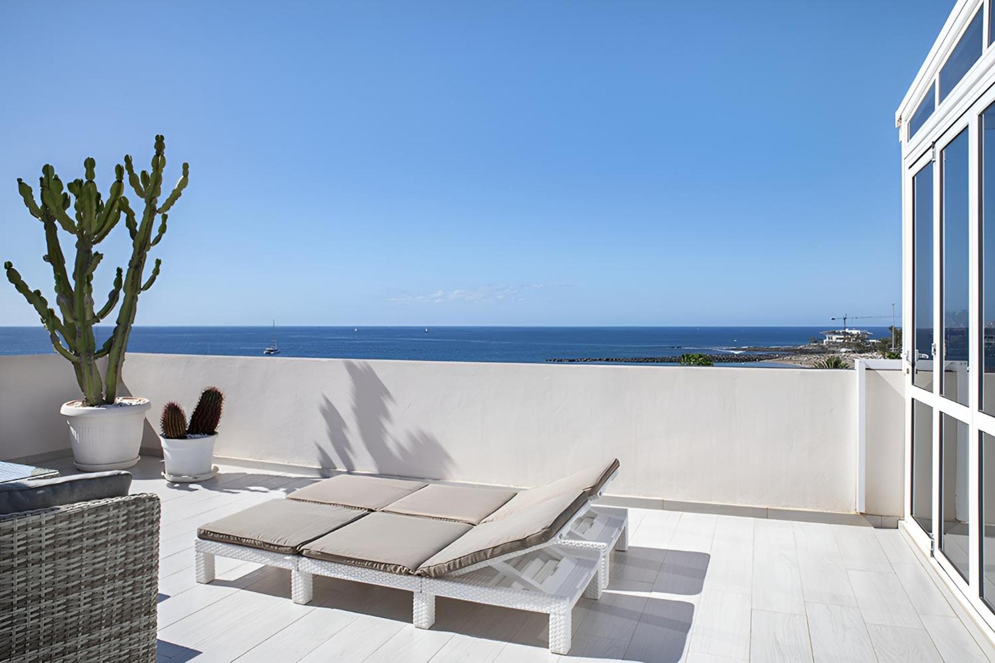 MAGNIFICENT FLAT with SPLENDID OCEAN VIEWS — 5