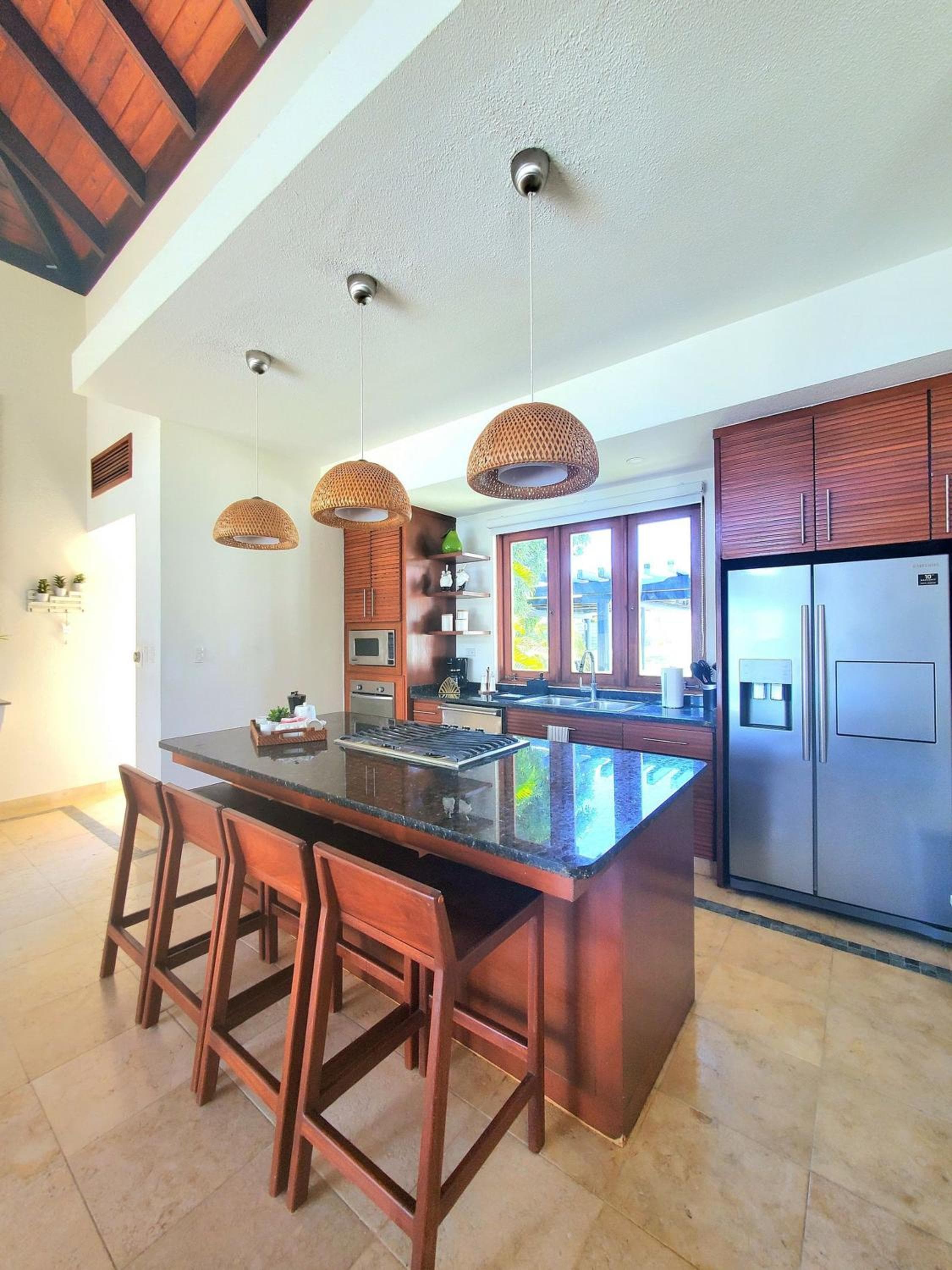 Spectacular Tropical 2 BDR Villa w/ private pool & BBQ — 4