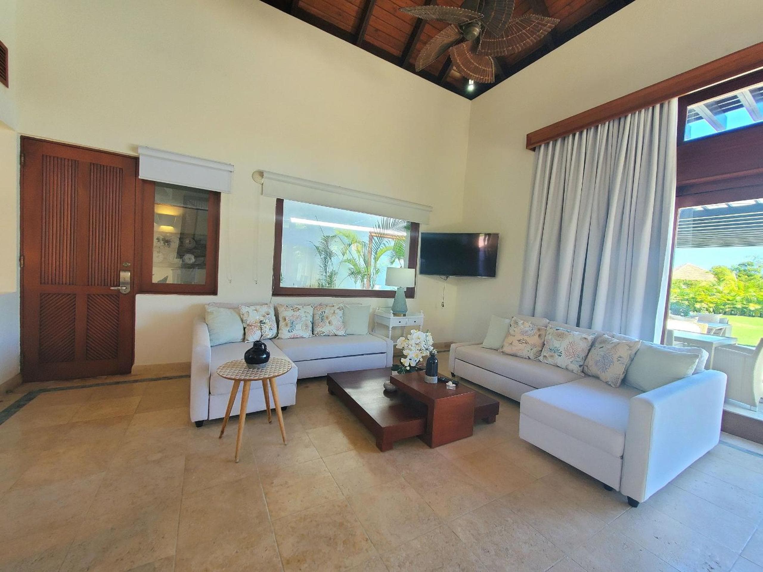 Spectacular Tropical 2 BDR Villa w/ private pool & BBQ — 9