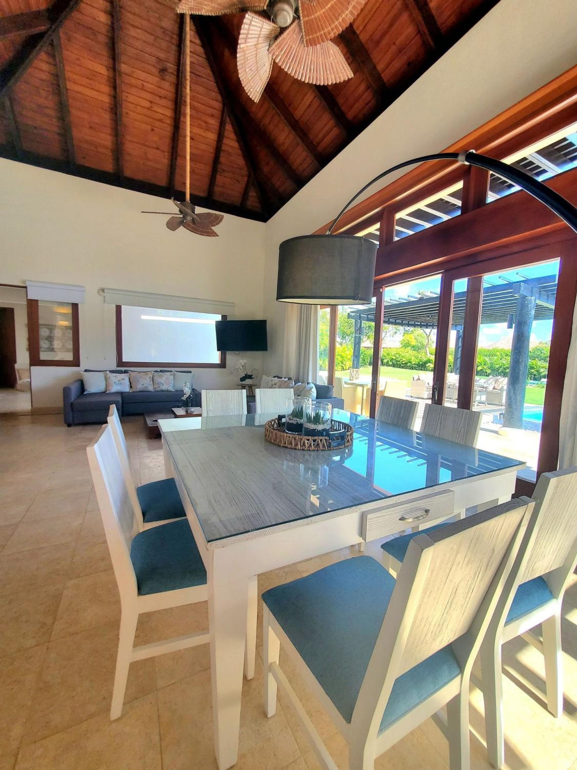 Spectacular Tropical 2 BDR Villa w/ private pool & BBQ — 16