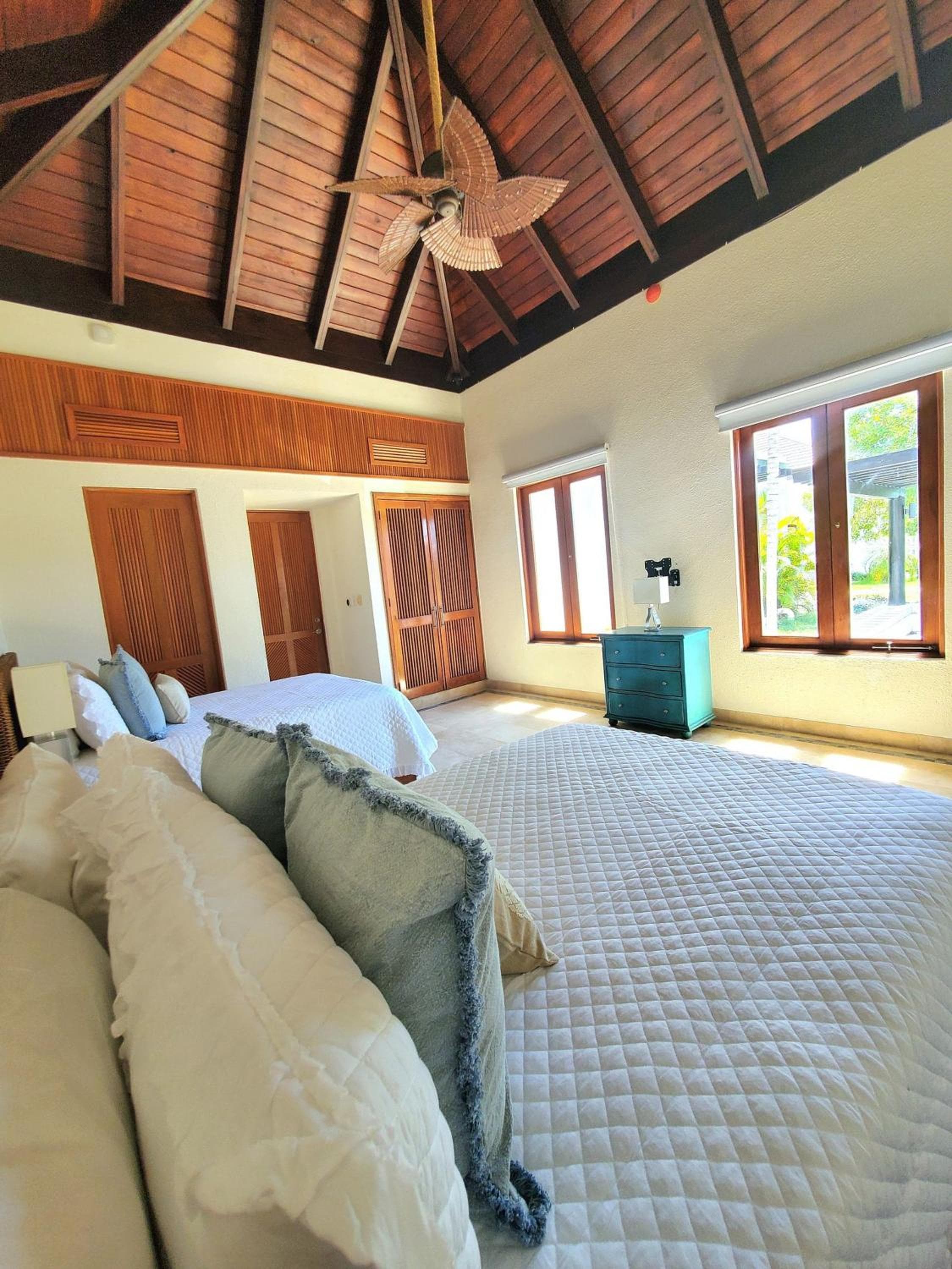 Spectacular Tropical 2 BDR Villa w/ private pool & BBQ — 19