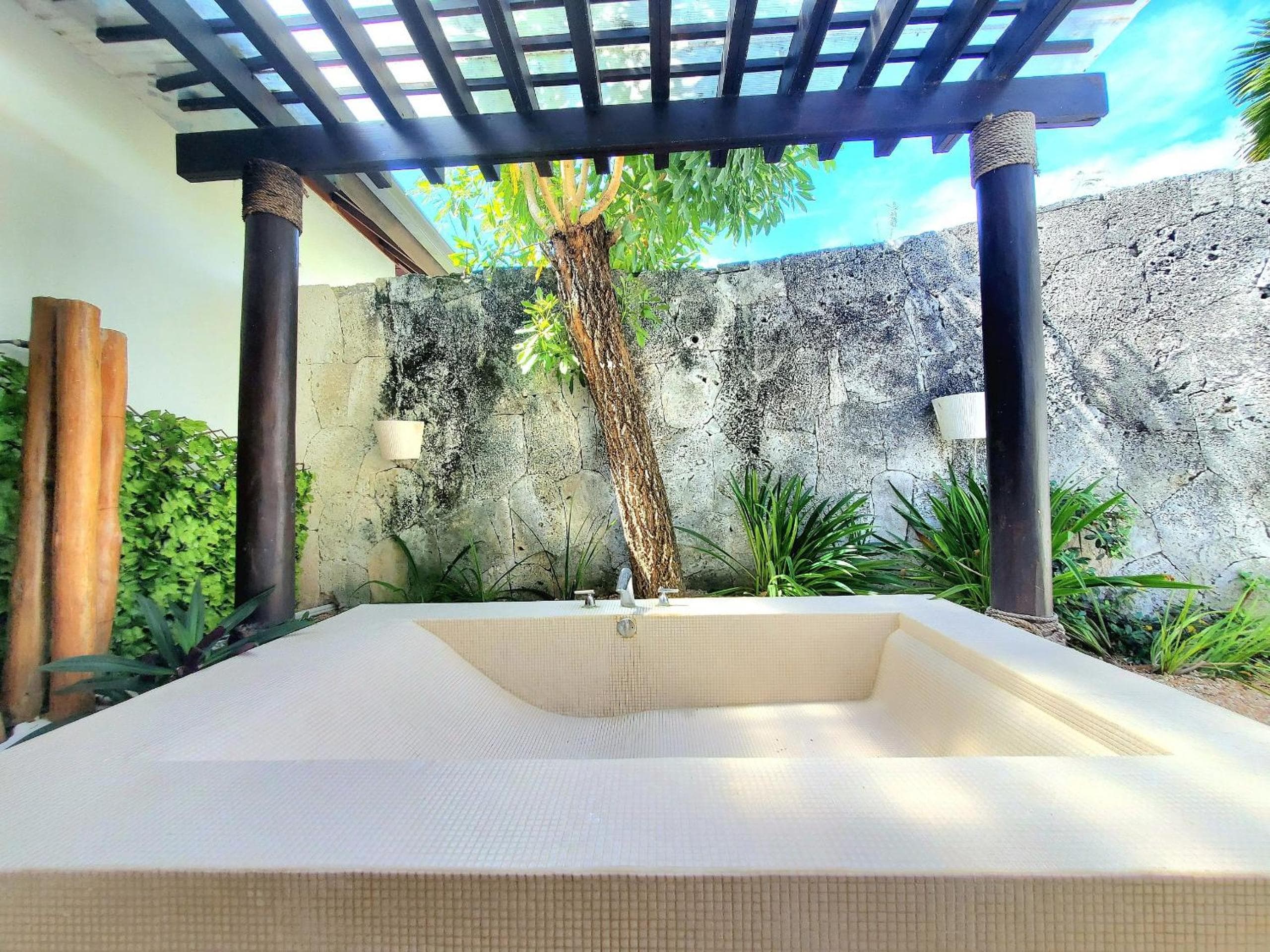 Spectacular Tropical 2 BDR Villa w/ private pool & BBQ — 28