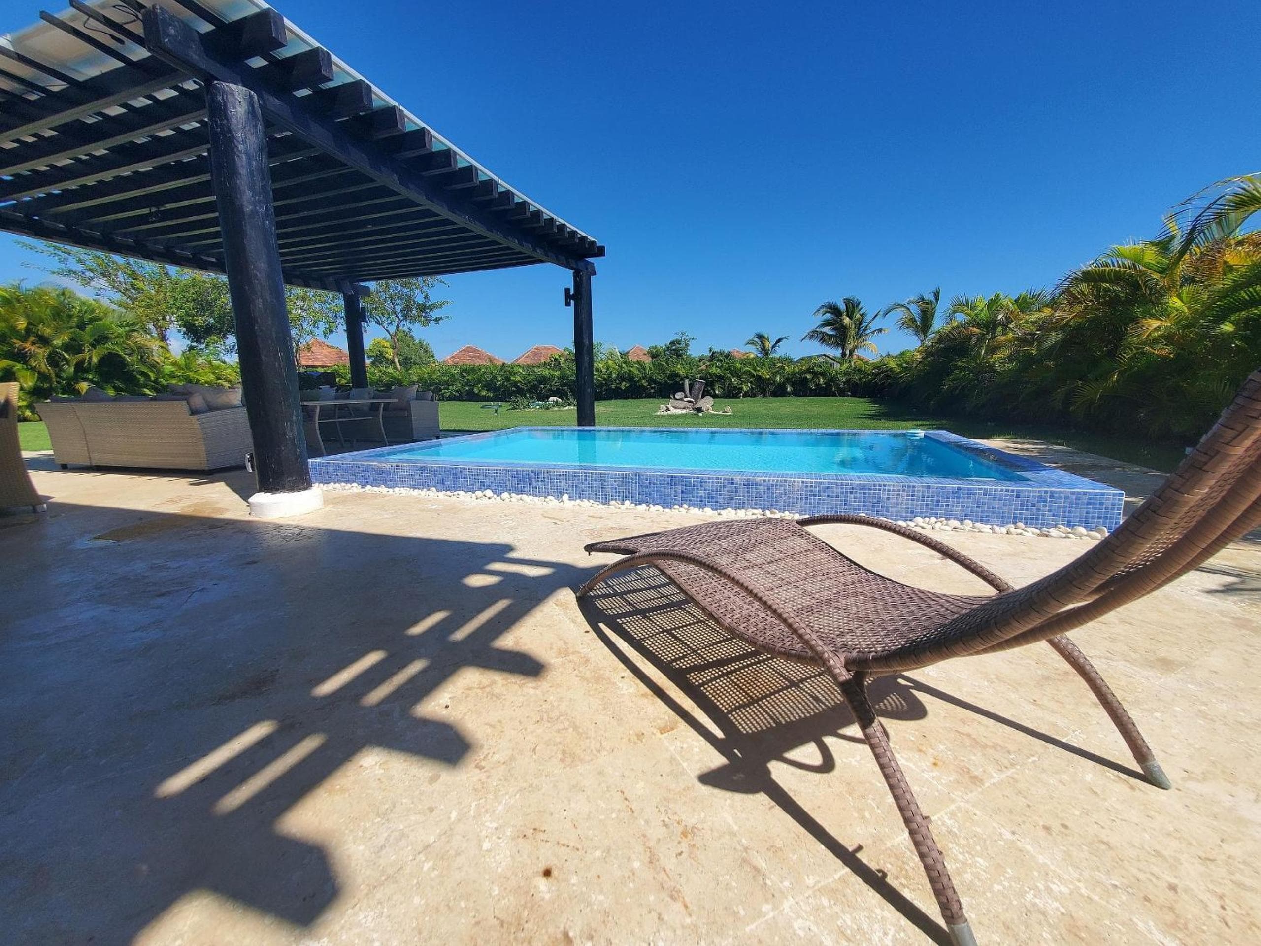 Spectacular Tropical 2 BDR Villa w/ private pool & BBQ — 6