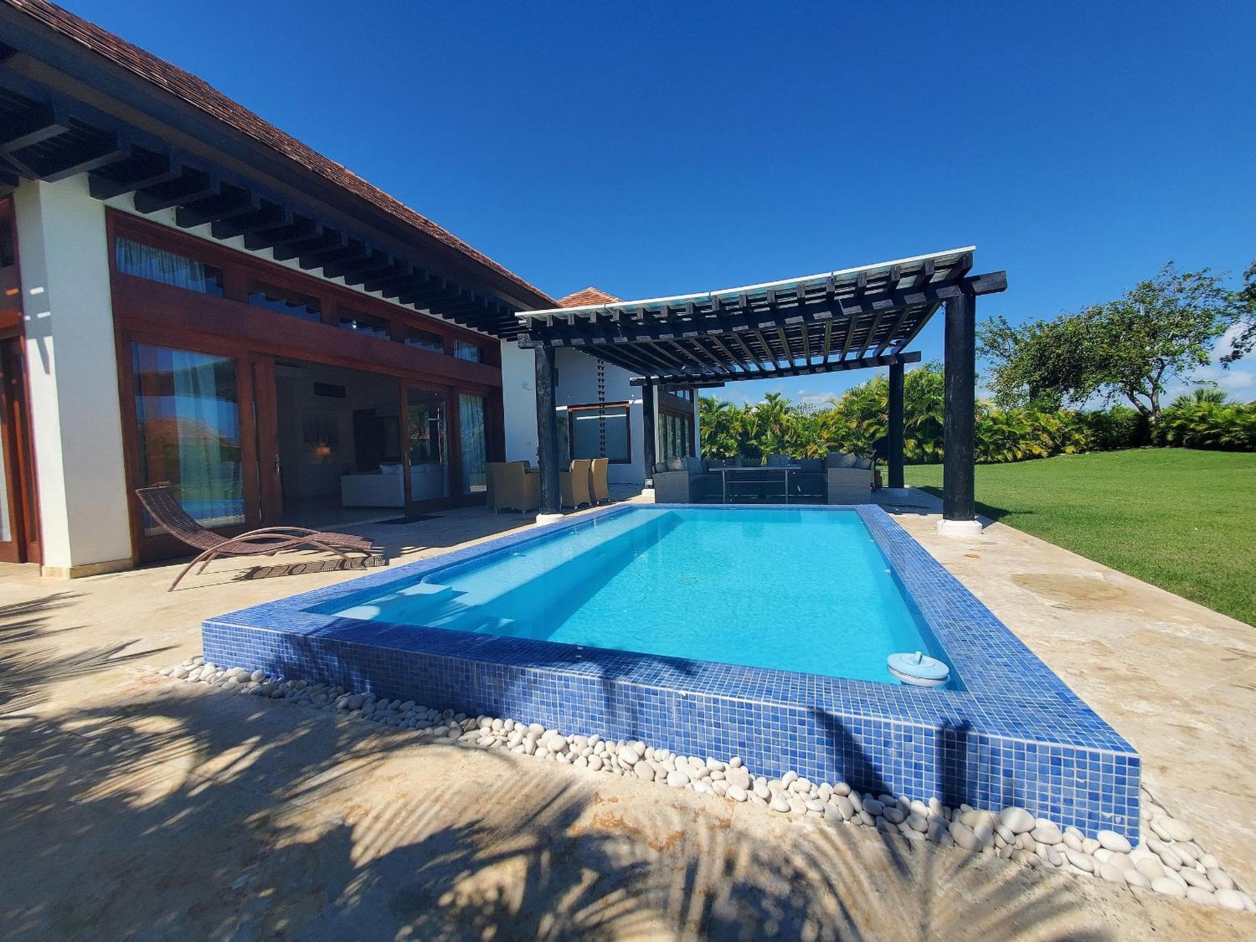 Spectacular Tropical 2 BDR Villa w/ private pool & BBQ — 12