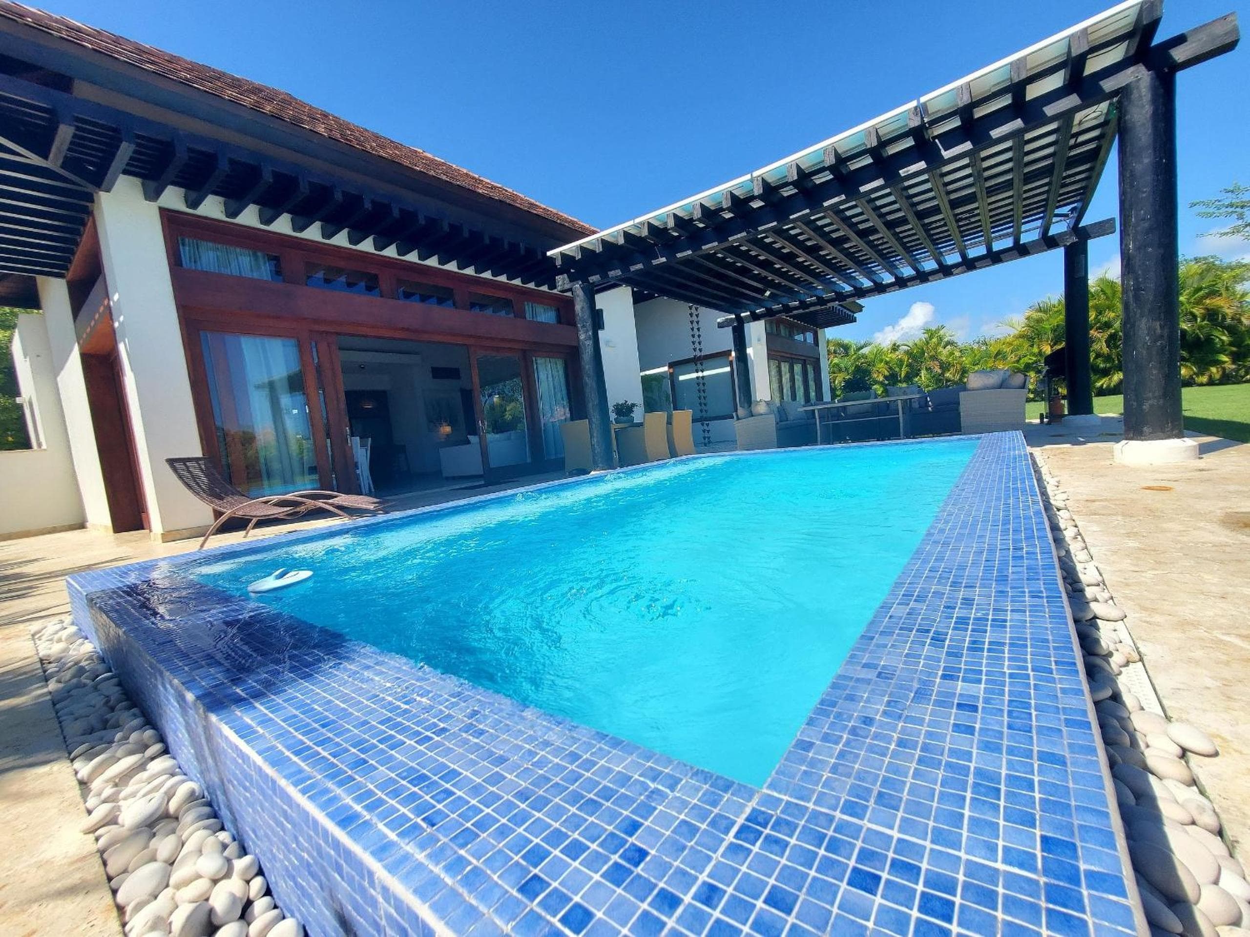 Spectacular Tropical 2 BDR Villa w/ private pool & BBQ — 23
