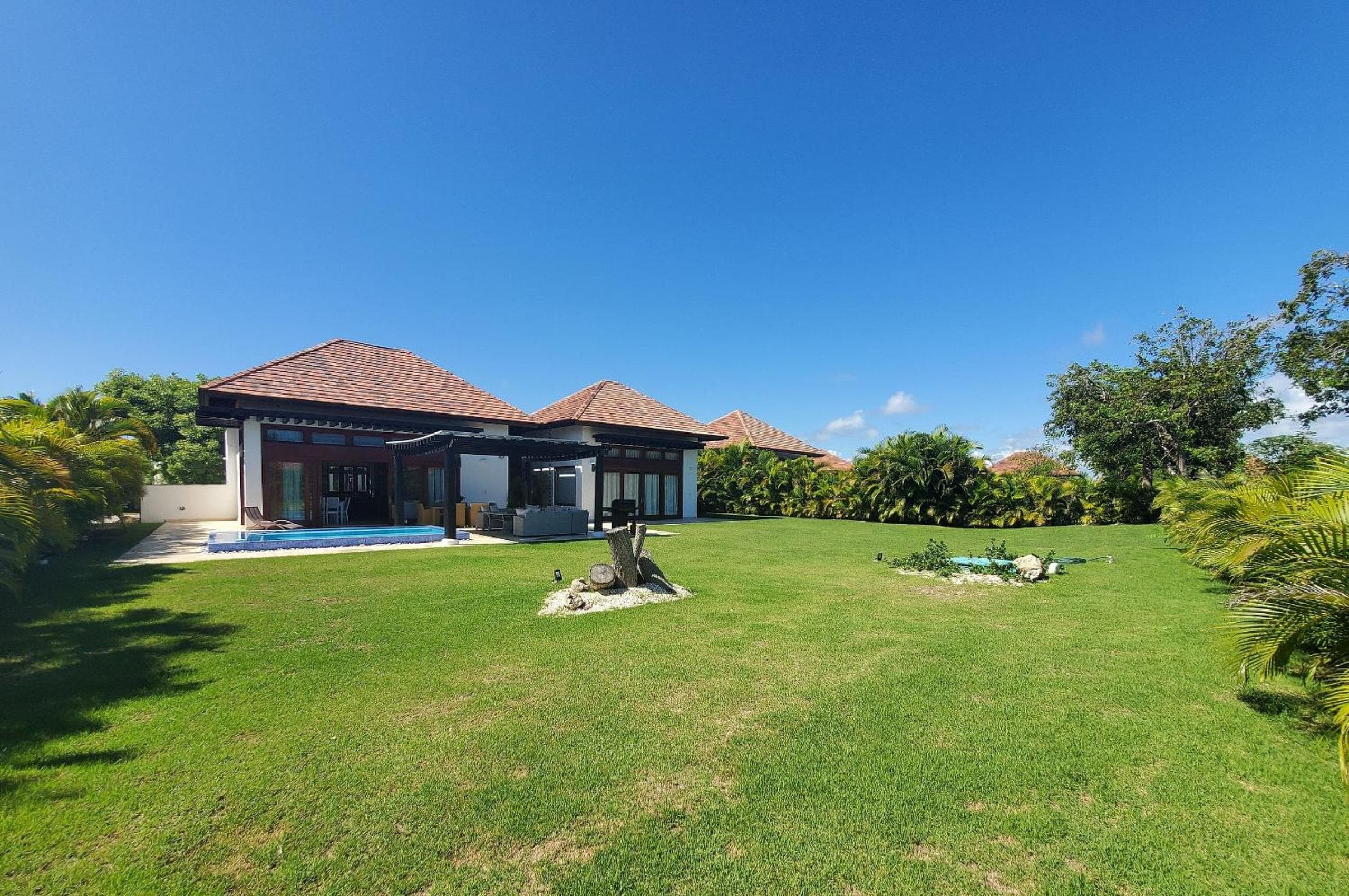 Spectacular Tropical 2 BDR Villa w/ private pool & BBQ — 27