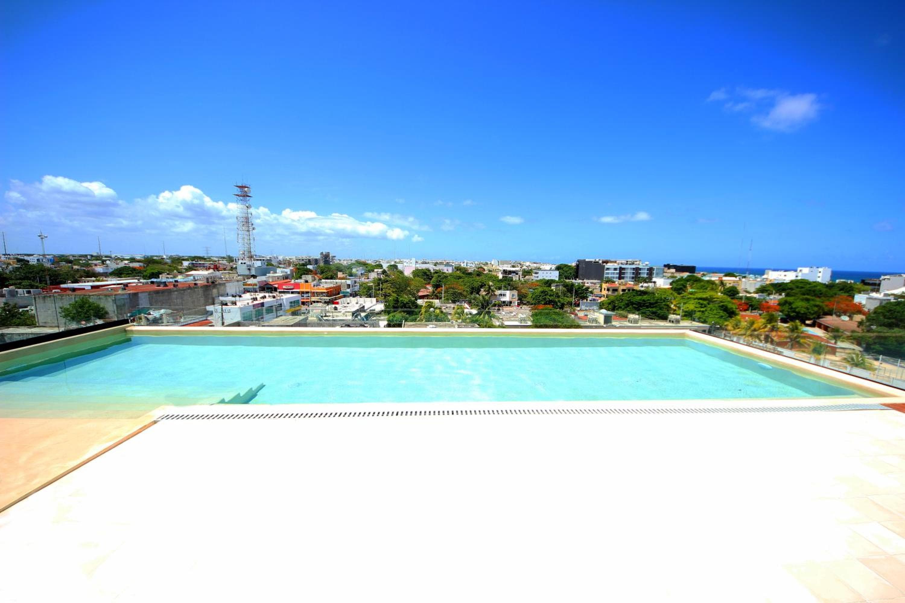 Amplio estudio, increíble azotea con vista al mar. — 6