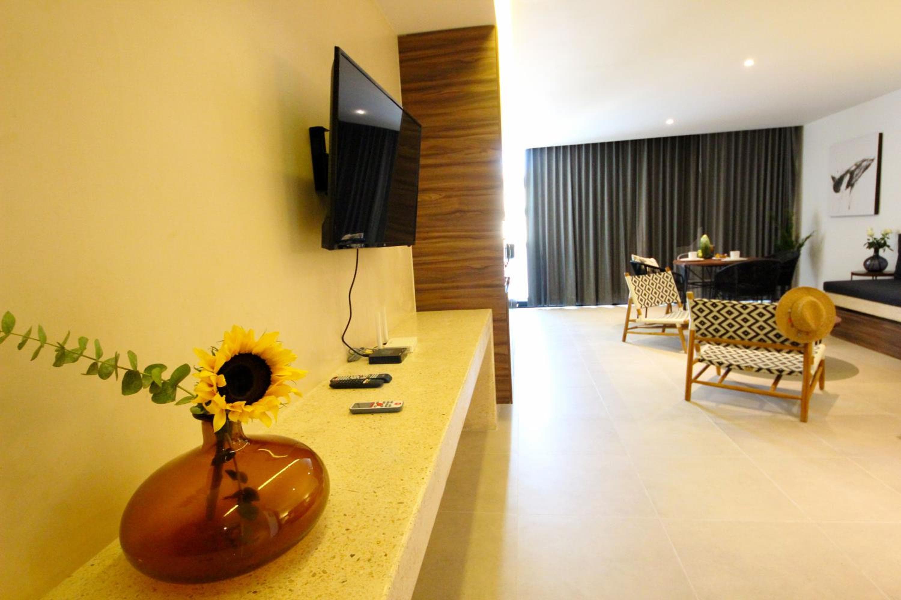 Amplio estudio, increíble azotea con vista al mar. — 23