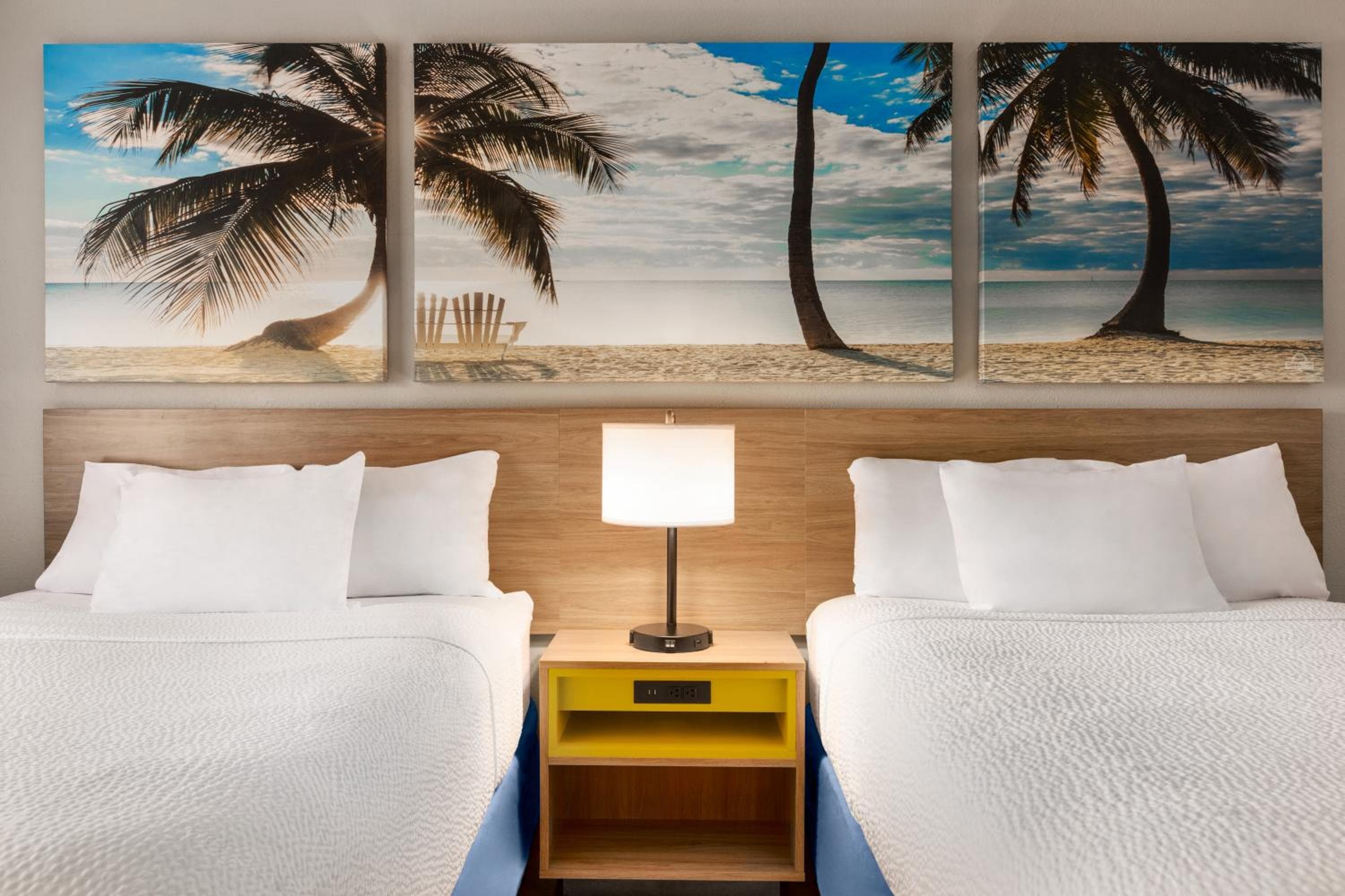 Days Inn by Wyndham Miami Airport North — 3