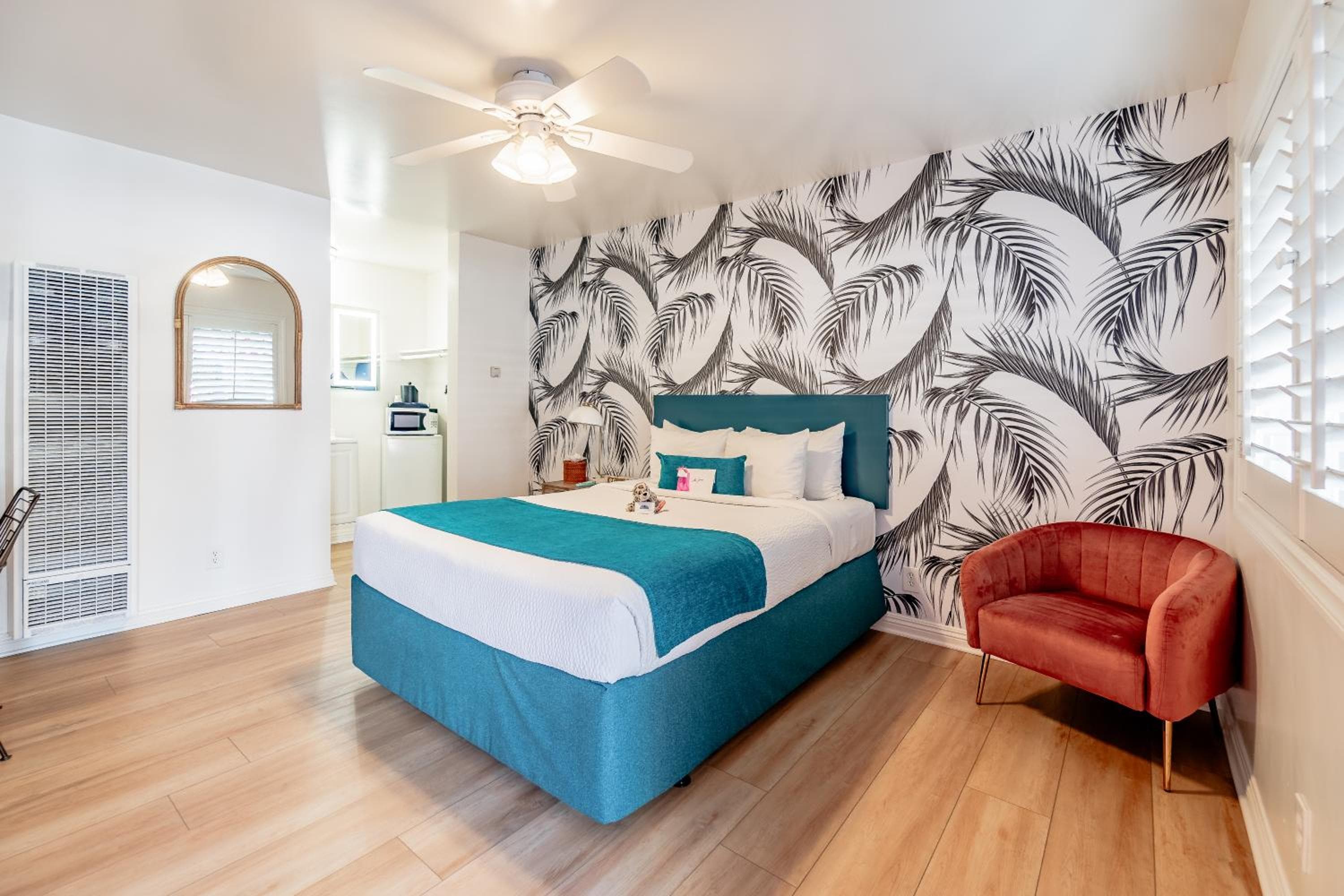 Santa Monica Hotel — 11