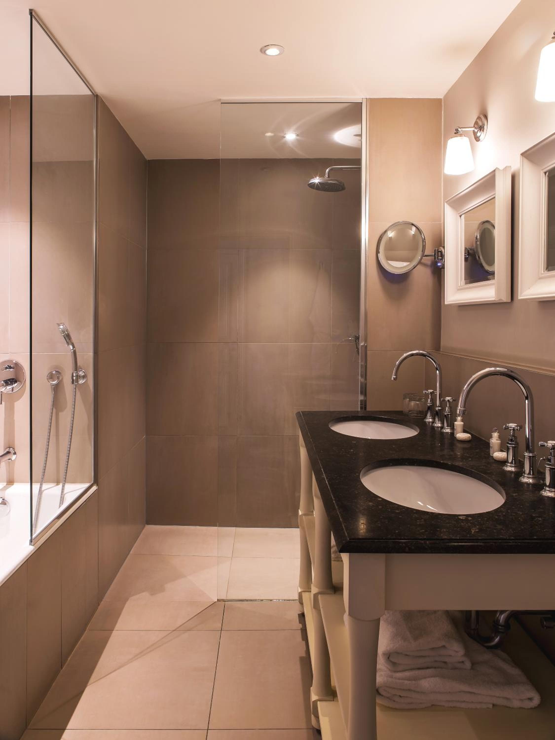 New Hotel Roblin — 17