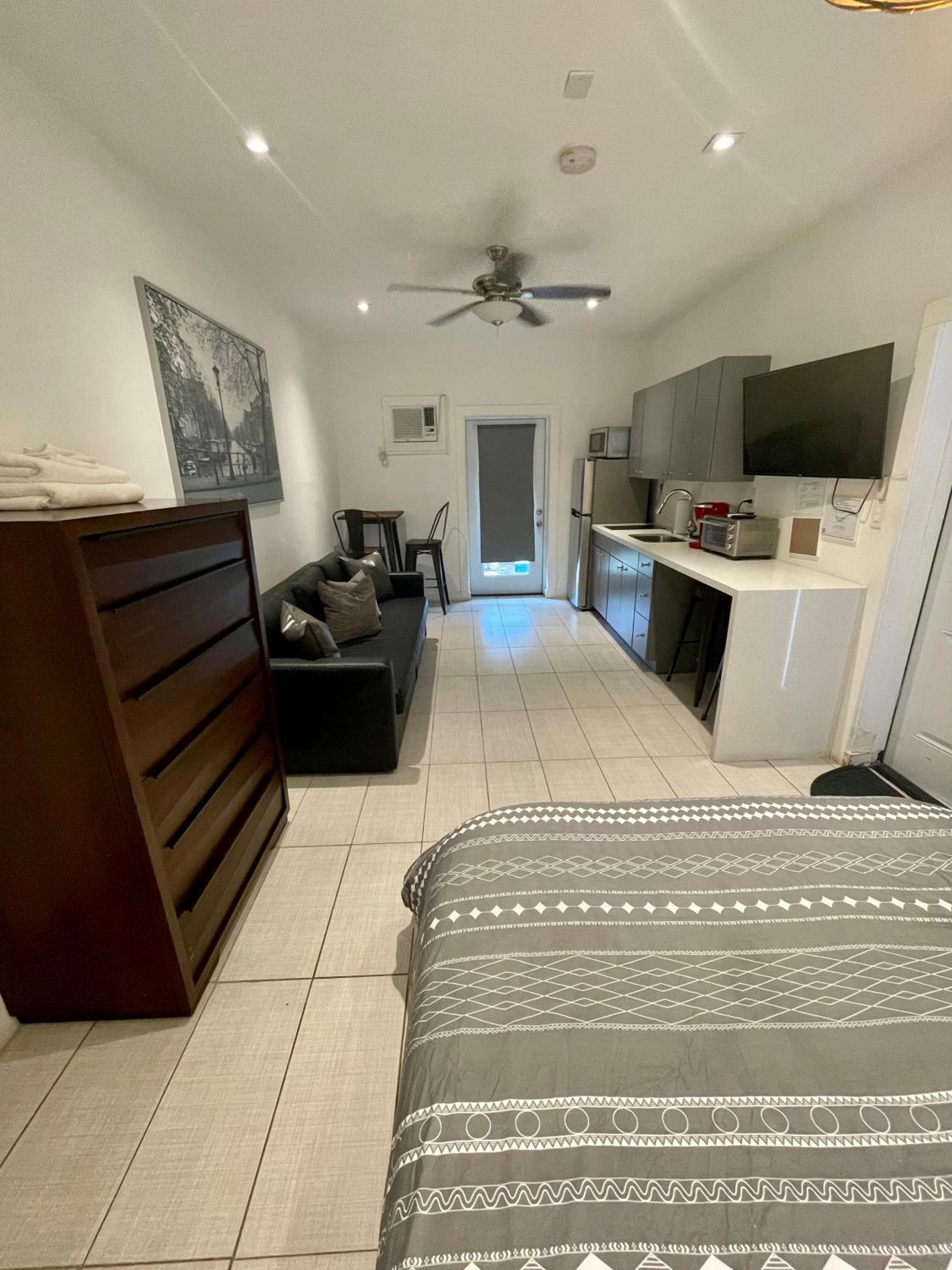 Modern Riverview Apartments — 29