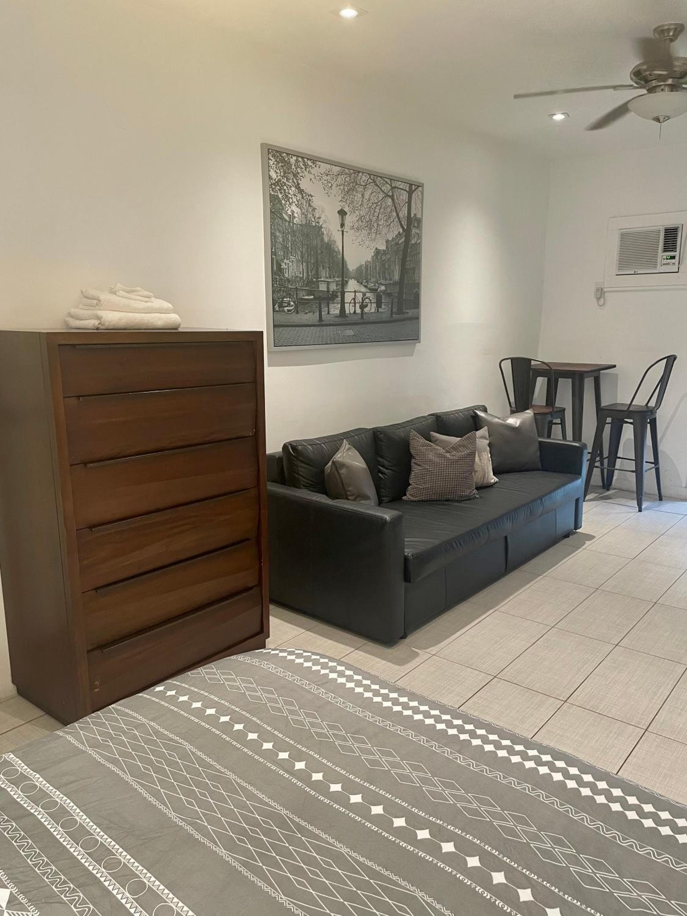 Modern Riverview Apartments — 17