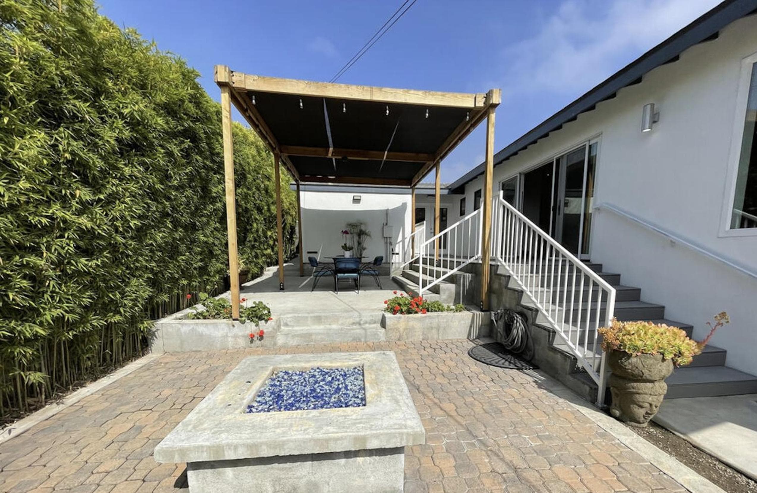 Spacious Resort Getaway @ Echo Park Ranch - Luxury indoor/ outdoor home steps from Sunset Blvd, Echo Park Lake, Dodgers Stadium — 1