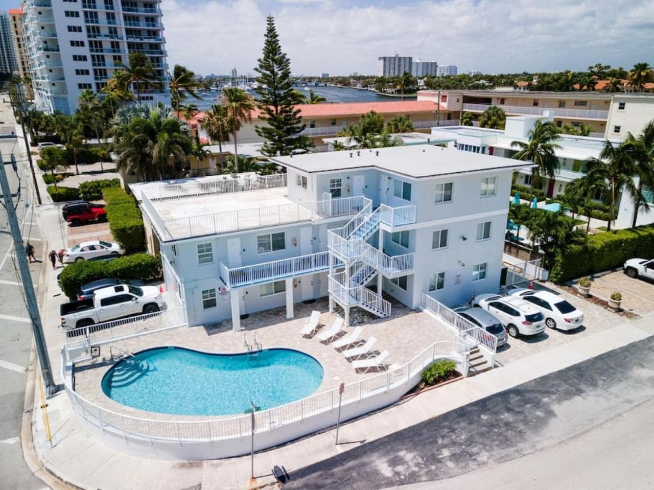 Bayshore Breeze Free Parking 9 — 16