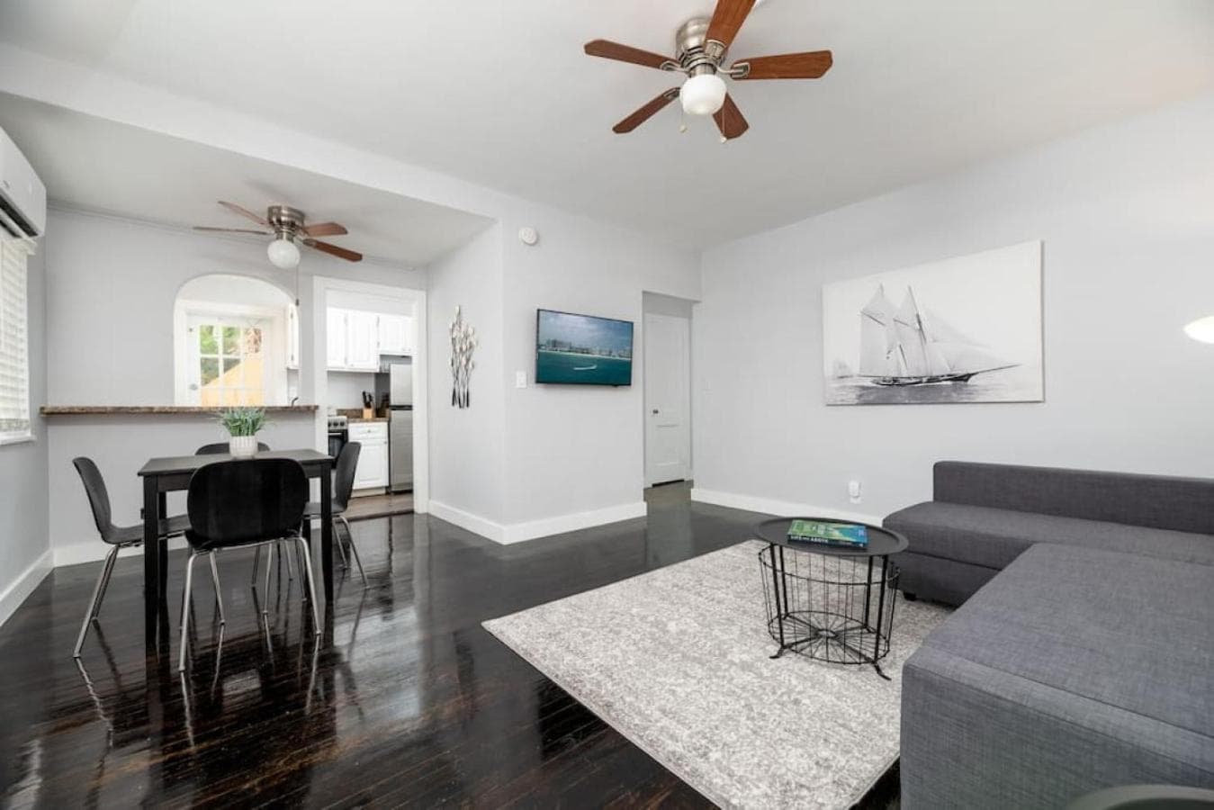 Ocean Breeze Free Parking Apt 5 — 5