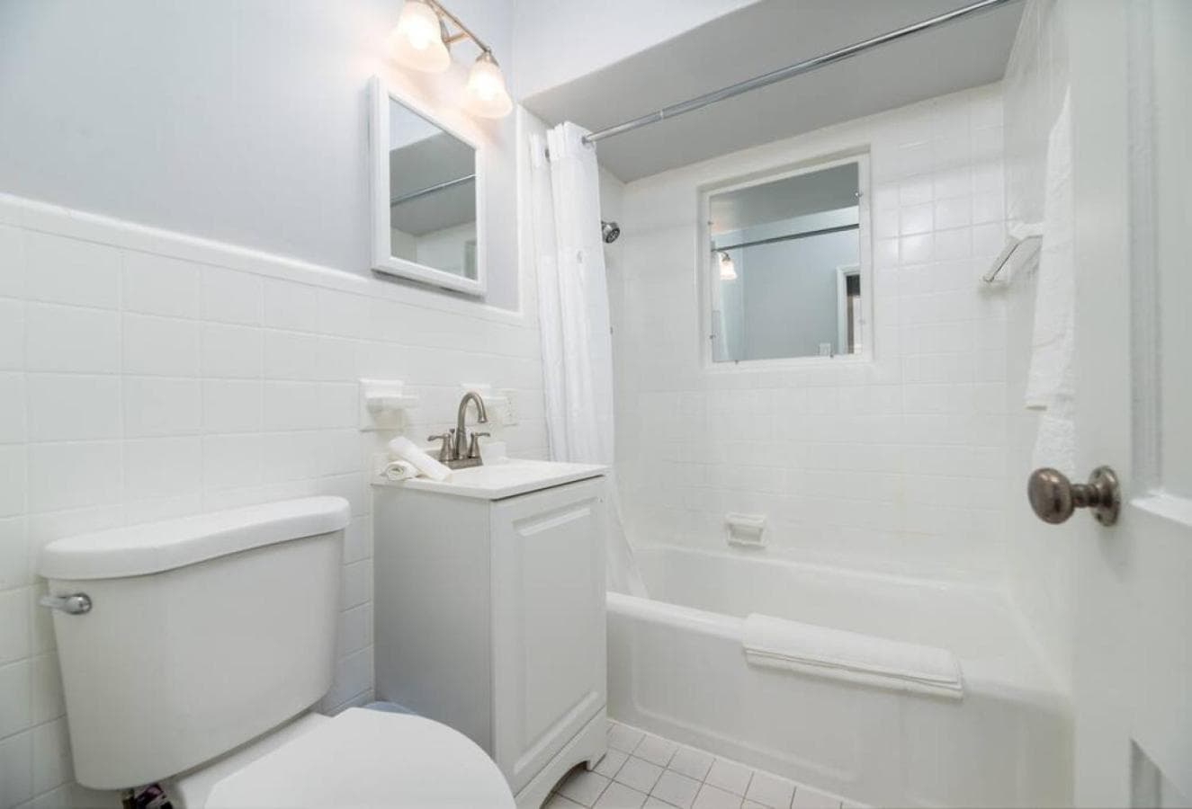 Ocean Breeze Free Parking Apt 5 — 3