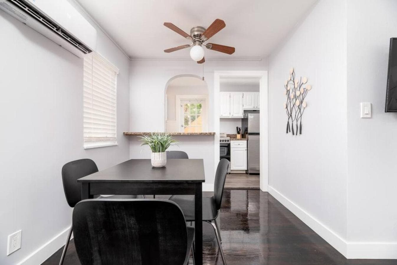 Ocean Breeze Free Parking Apt 5 — 7