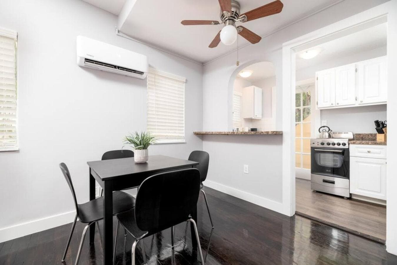 Ocean Breeze Free Parking Apt 5 — 8