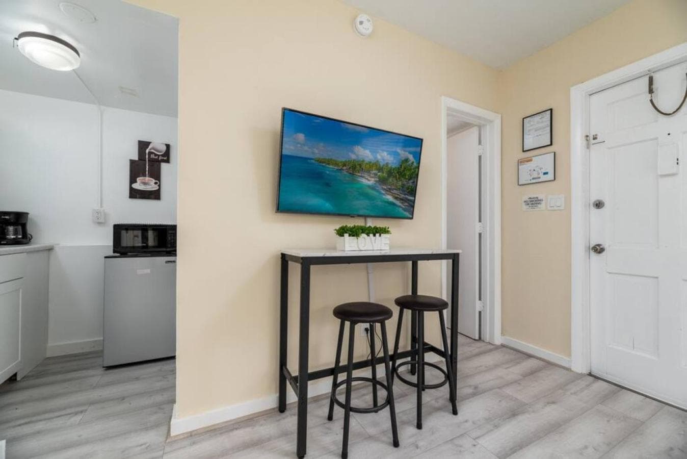 Kurzer Spaziergang zur Wilton Drive Apt6 — 3