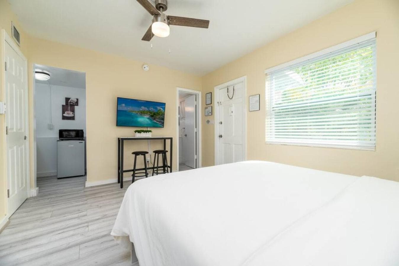 Kurzer Spaziergang zur Wilton Drive Apt6 — 6