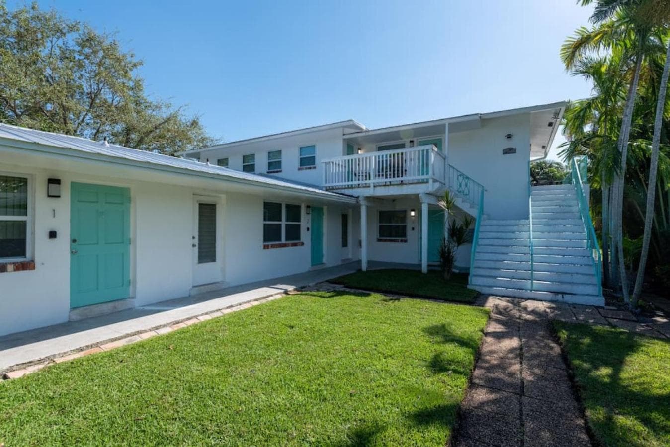 Kurzer Spaziergang zur Wilton Drive Apt6 — 12