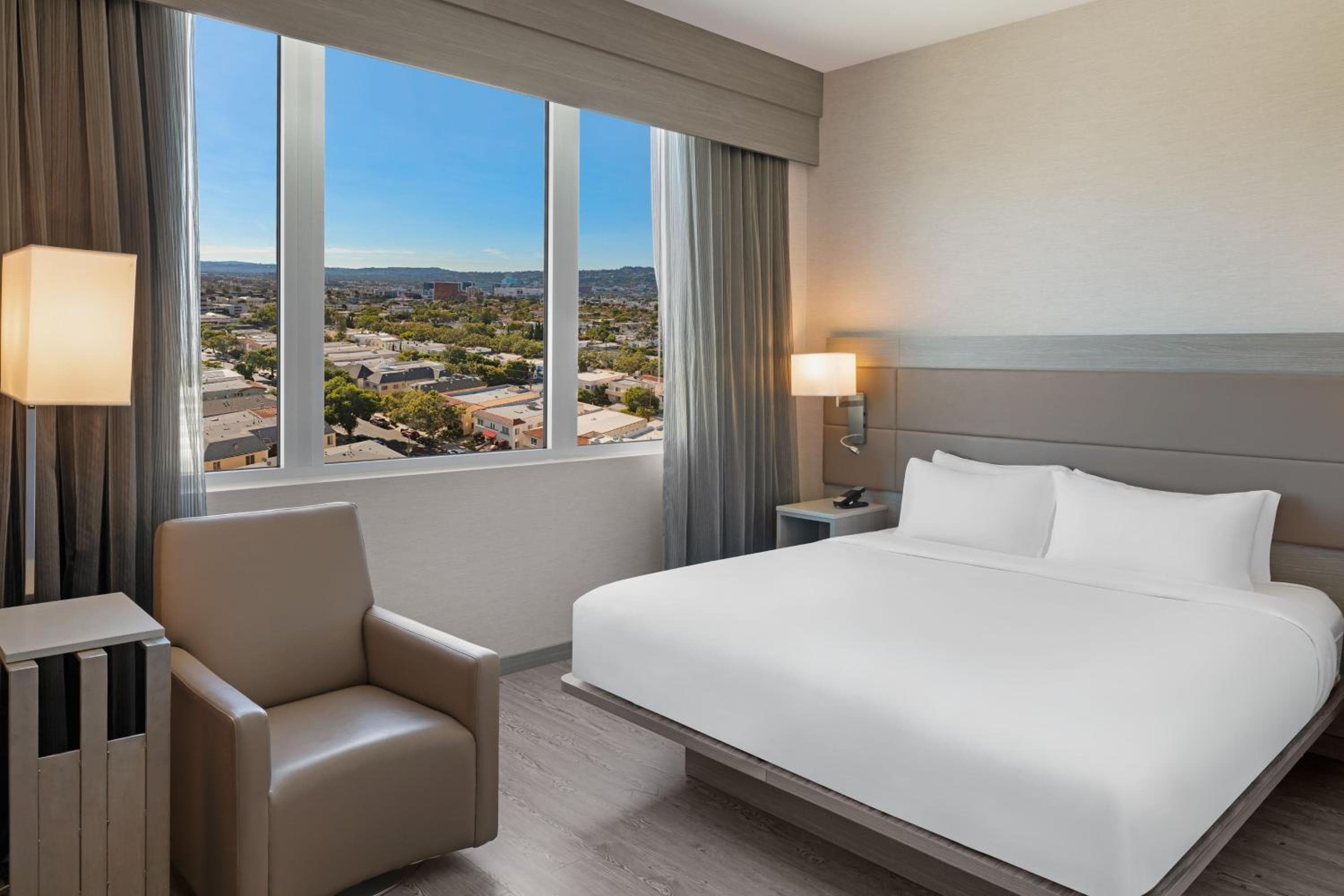 AC Hotel by Marriott Beverly Hills — 6