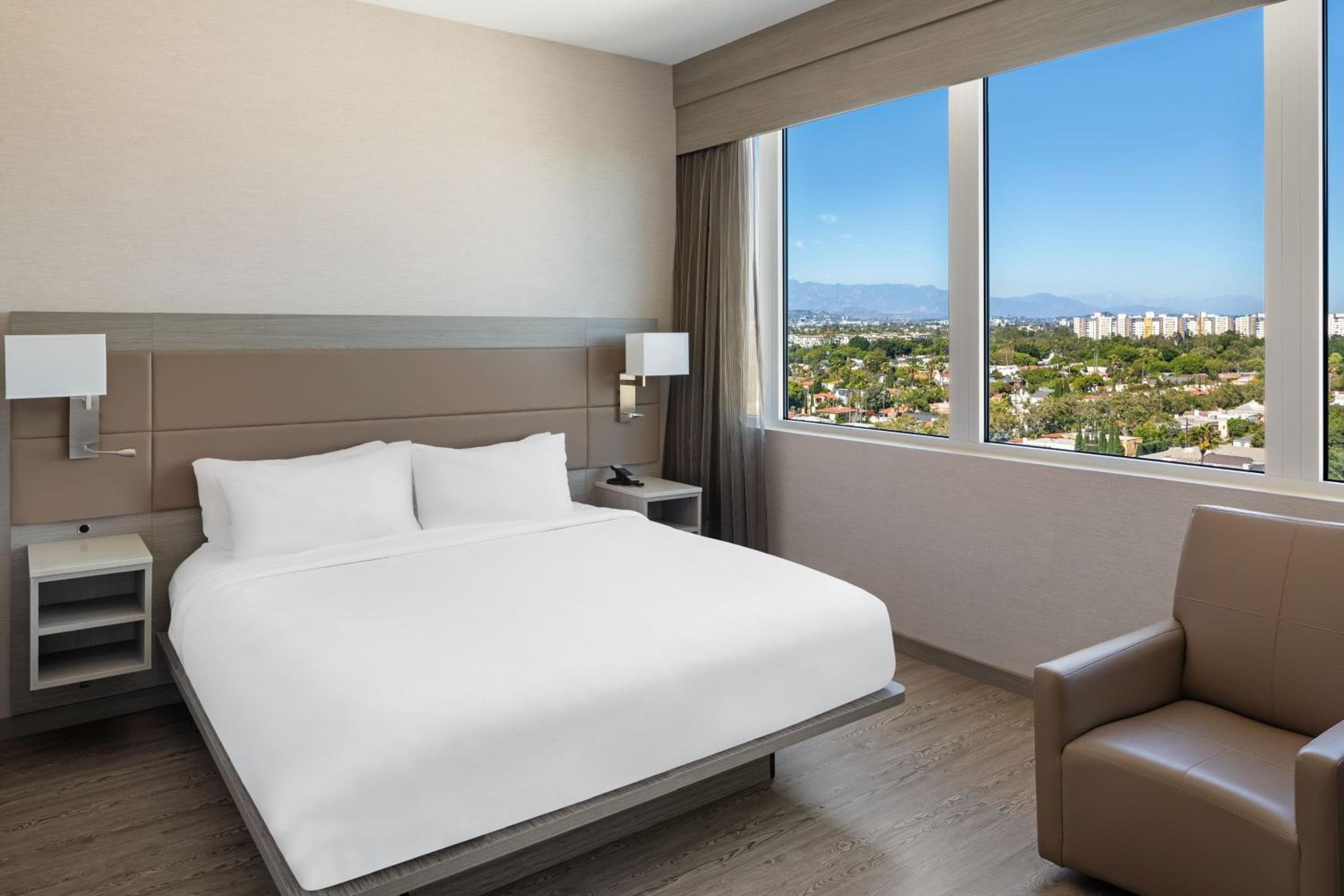 AC Hotel by Marriott Beverly Hills — 7