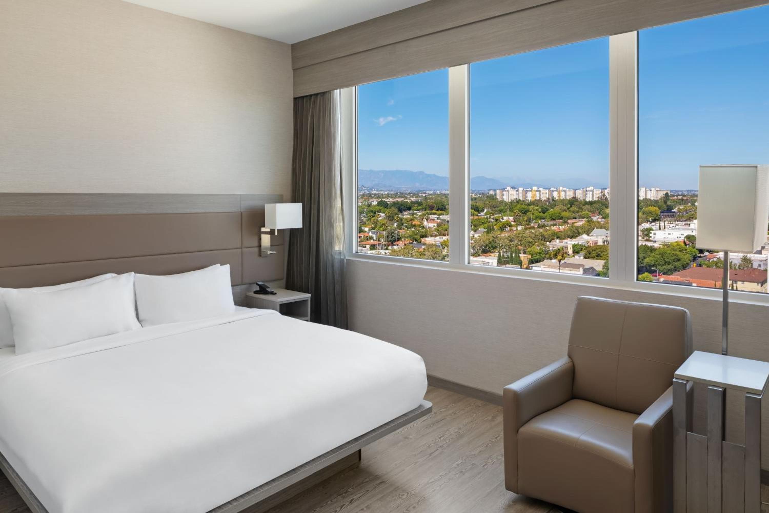AC Hotel by Marriott Beverly Hills — 8
