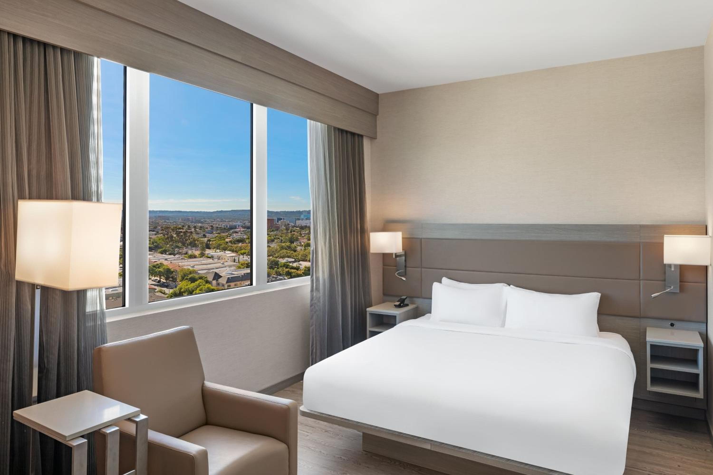 AC Hotel by Marriott Beverly Hills — 9