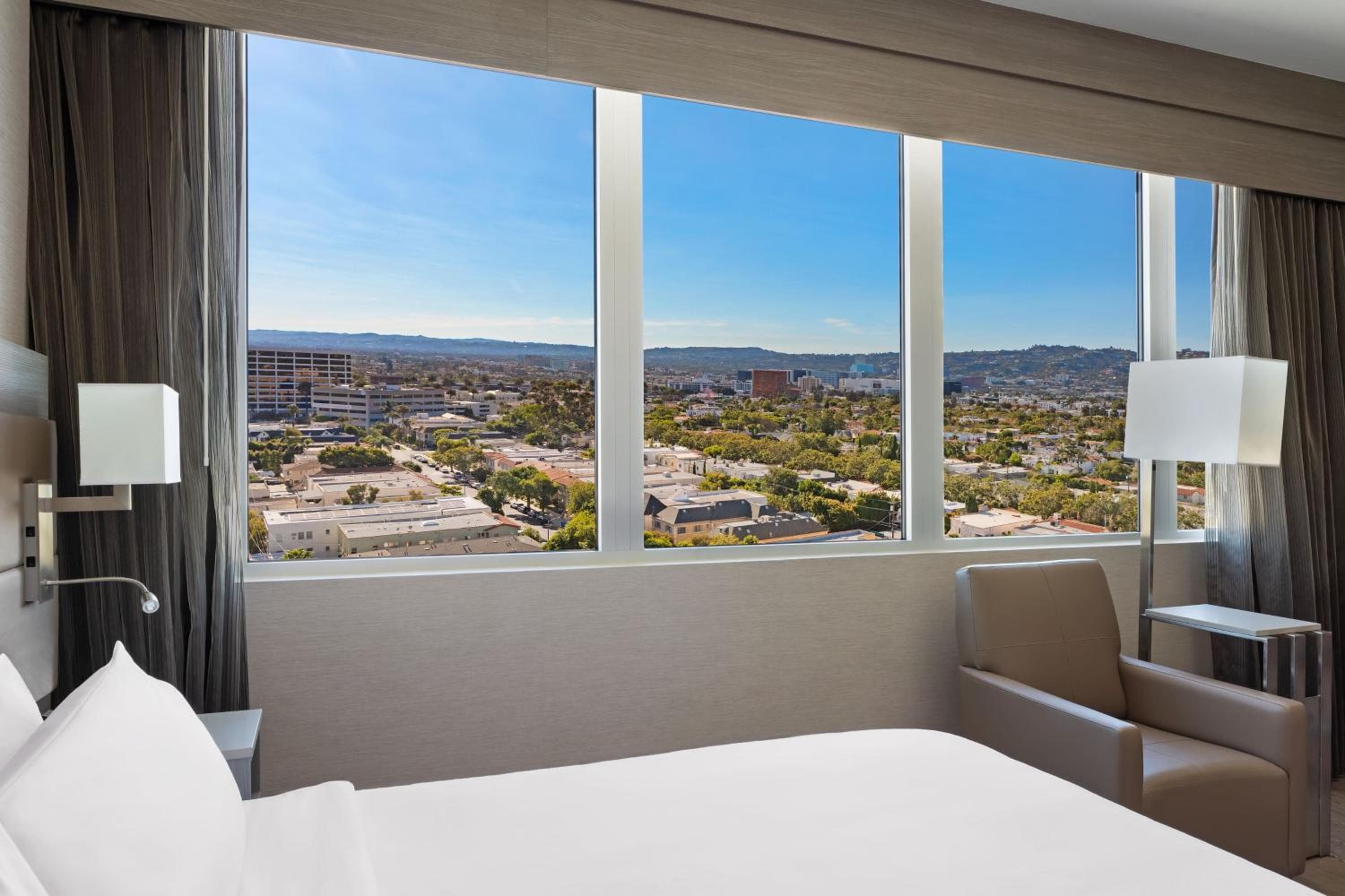 AC Hotel by Marriott Beverly Hills — 10