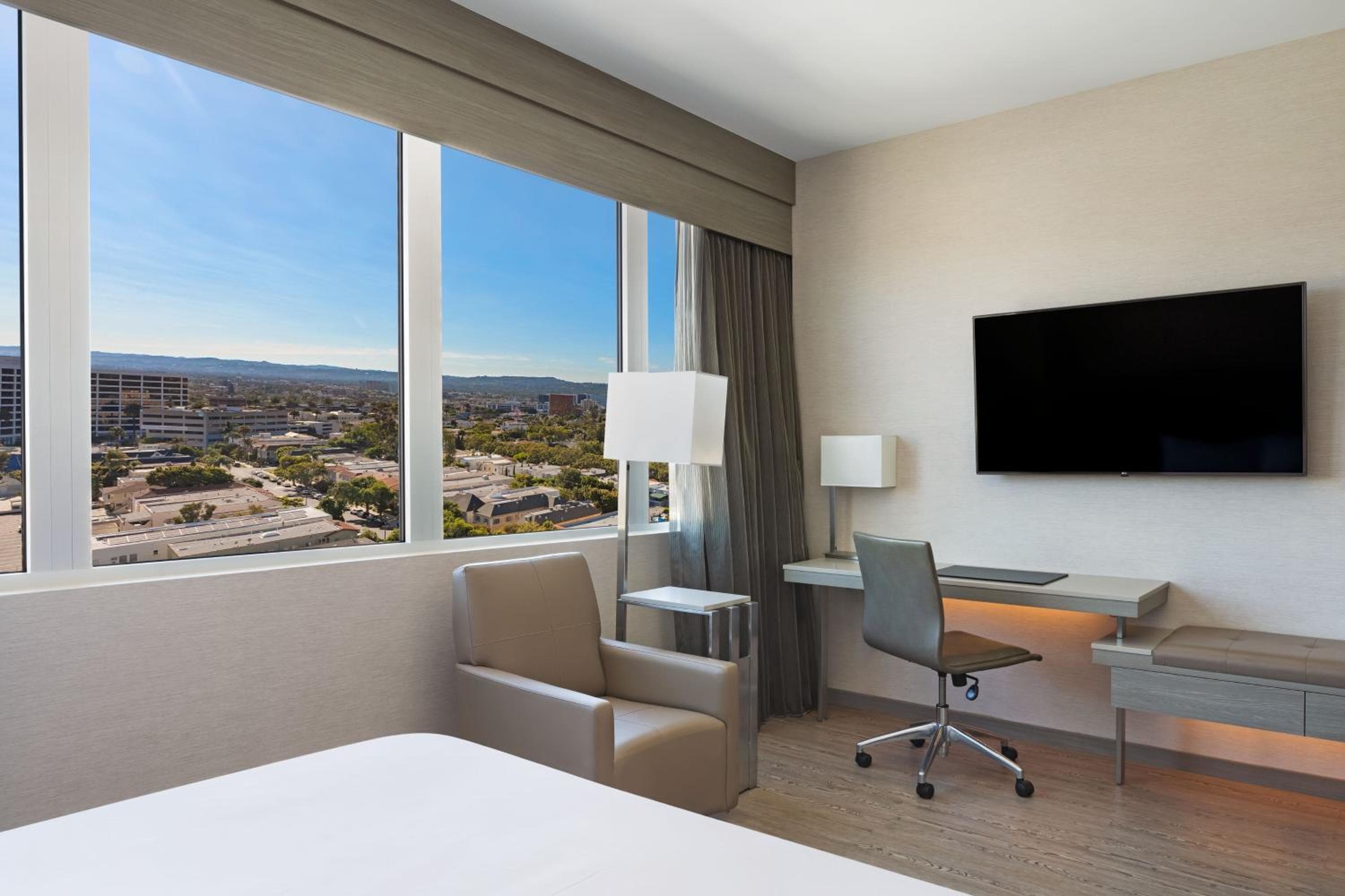 AC Hotel by Marriott Beverly Hills — 11