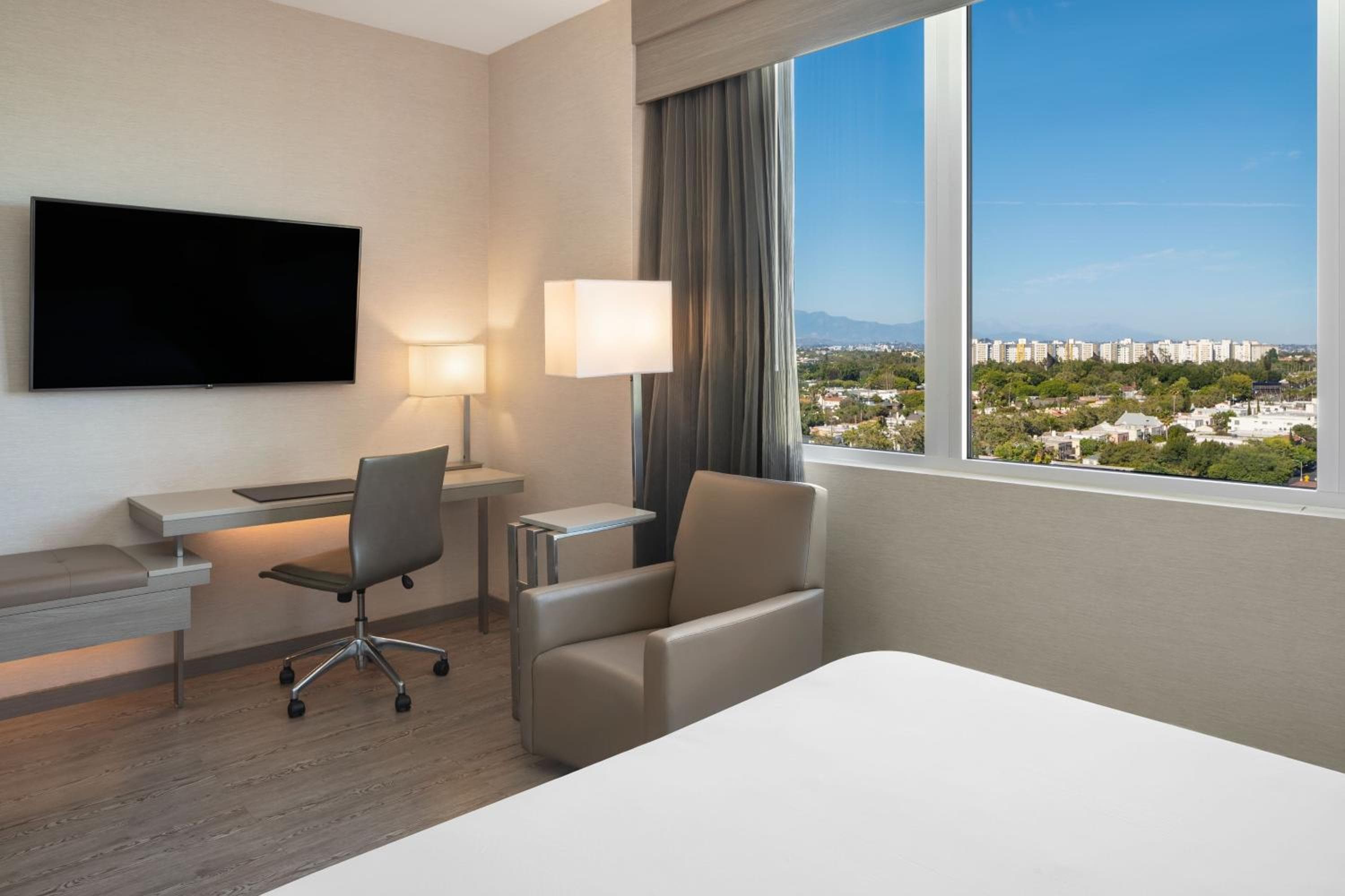 AC Hotel by Marriott Beverly Hills — 12