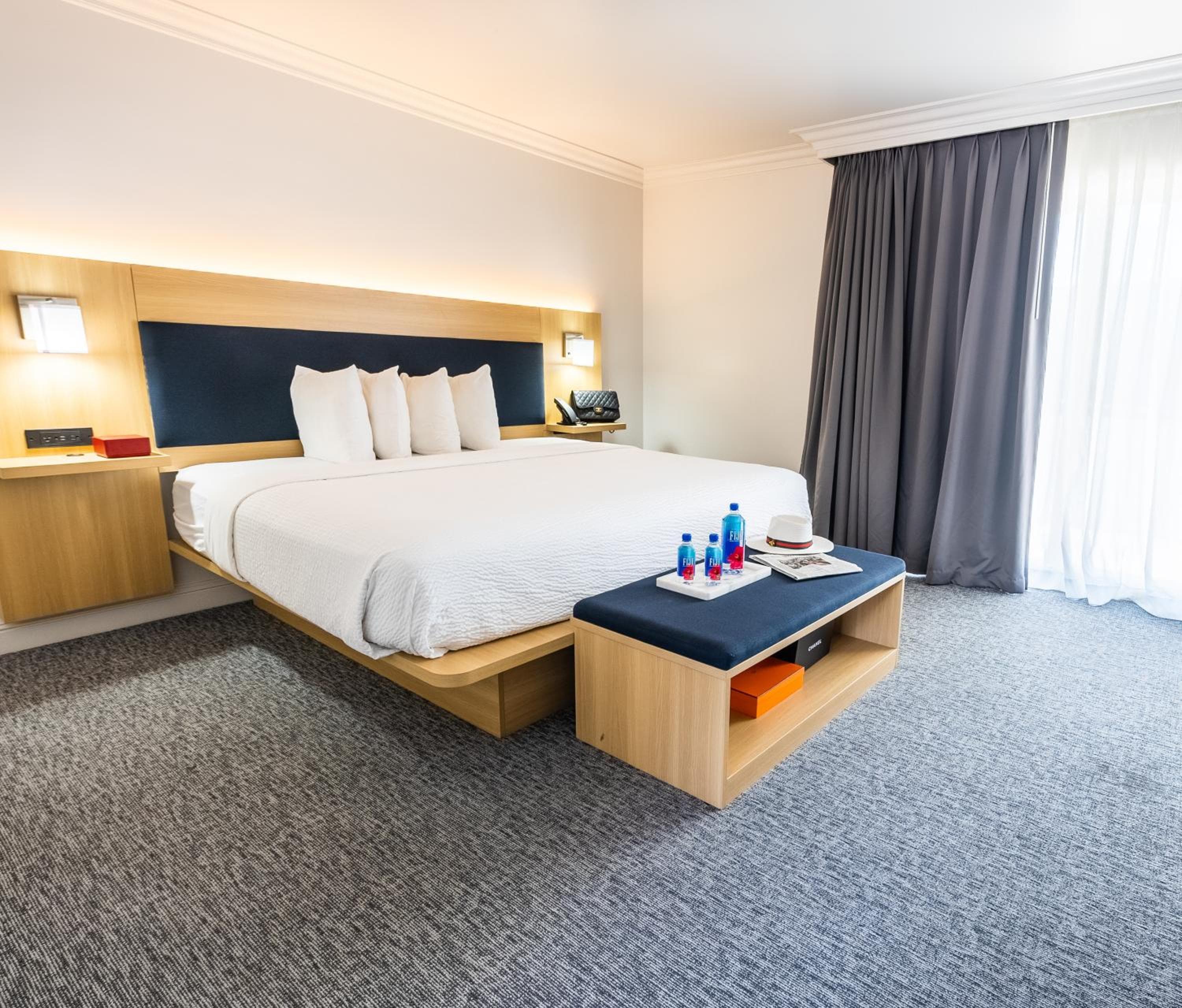 The Live Hotel — 10