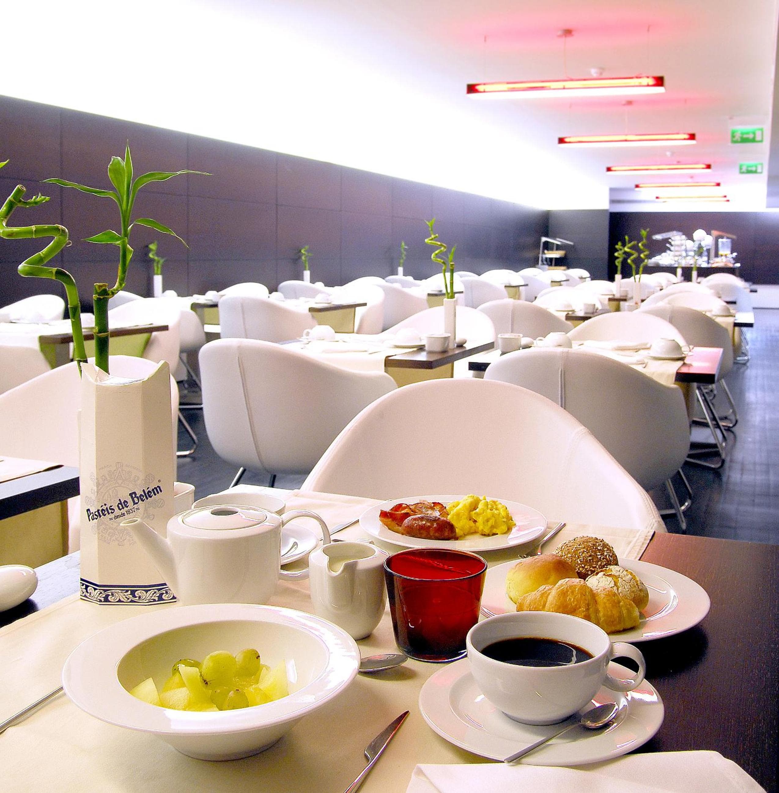 Hotel Jerónimos 8 — 15