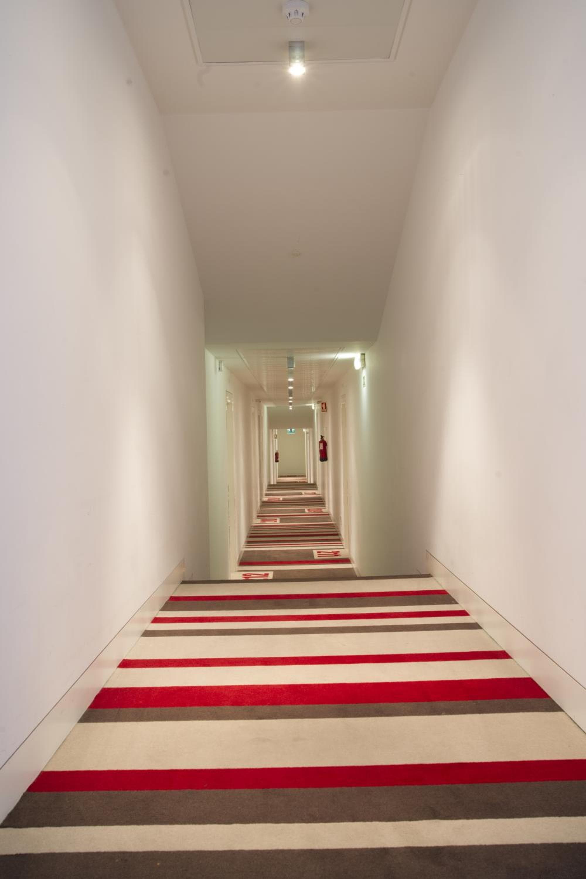 Hotel Jeronimos 8 — 10