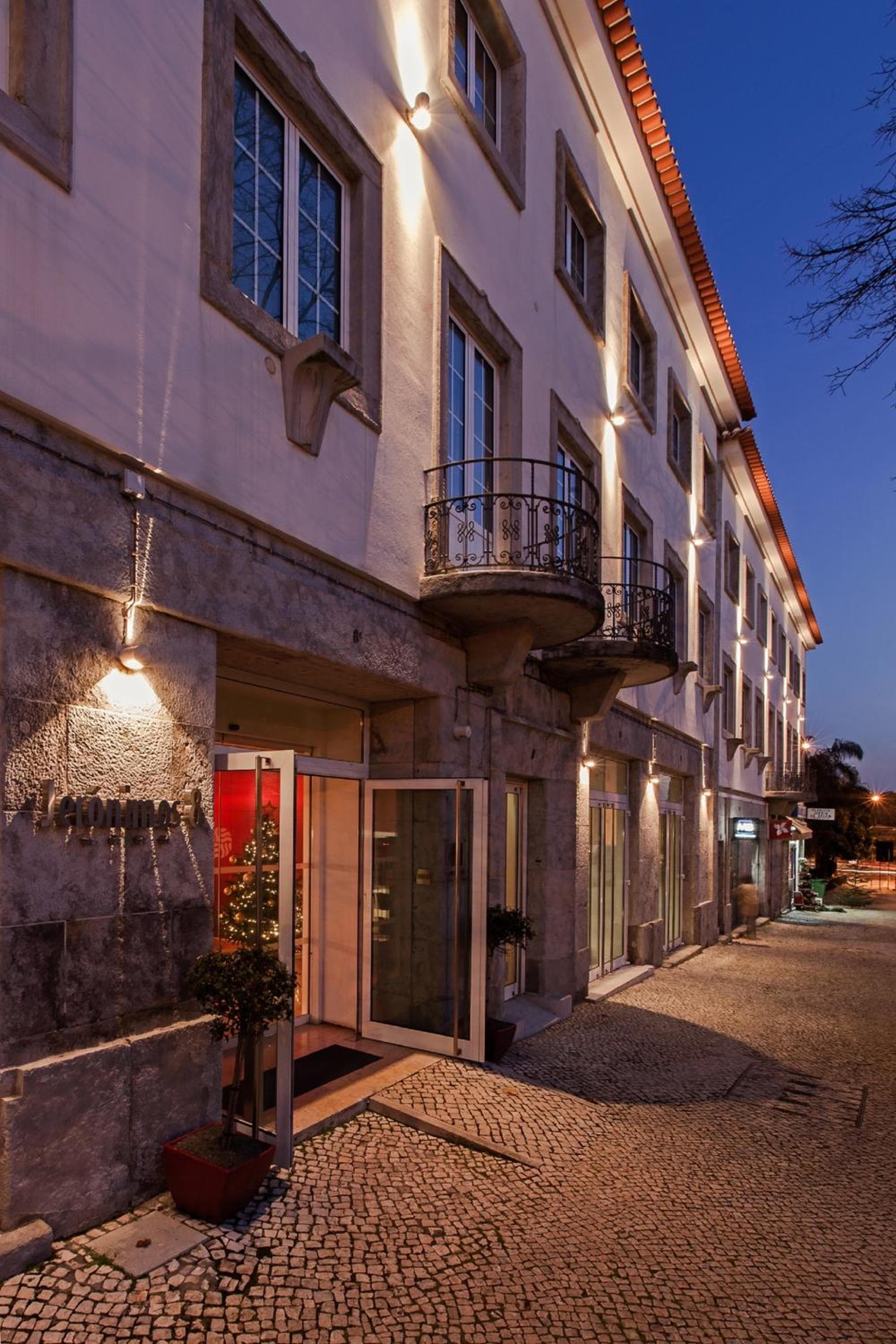 Hotel Jerónimos 8 — 1