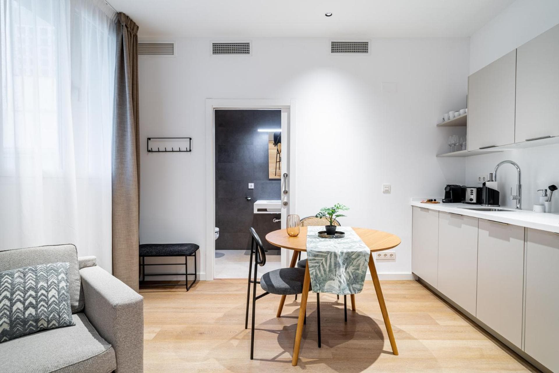limehome Sevilla Ronda de Capuchinos — 18