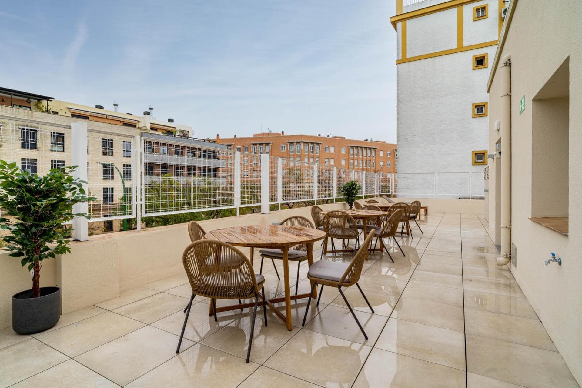 limehome Sevilla Ronda de Capuchinos — 2