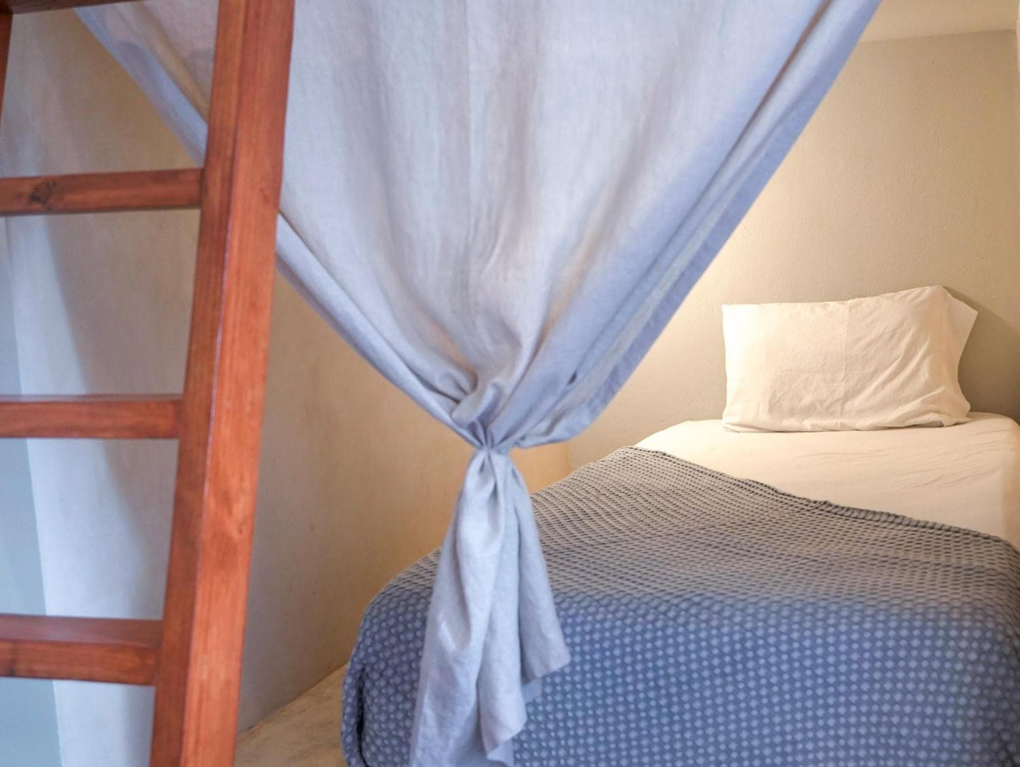 Freelance Hostel - Freiwilligenherberge — 24