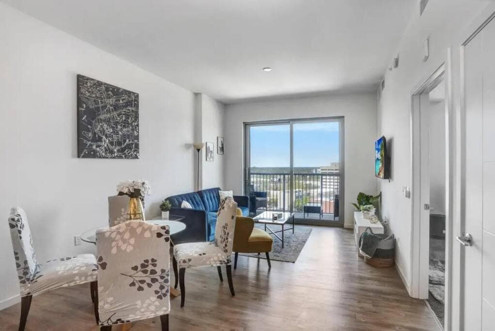 1BR Oasis in Downtown Tampa w Balcony & City Views — 8