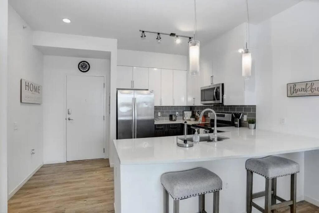 1BR Oasis in Downtown Tampa w Balcony & City Views — 9