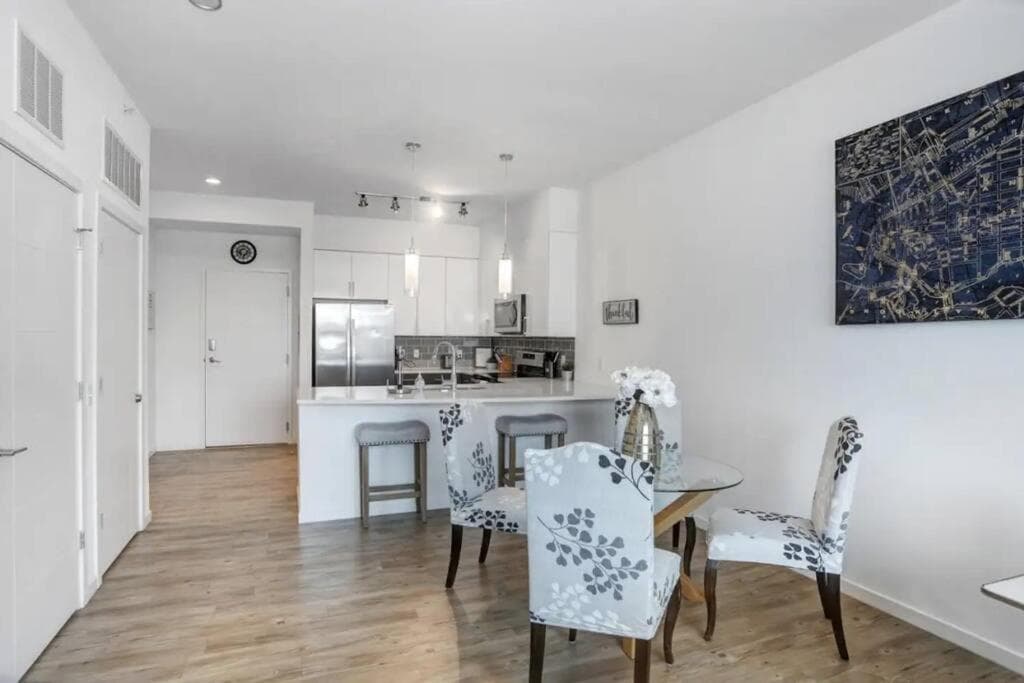 1BR Oasis in Downtown Tampa w Balcony & City Views — 29
