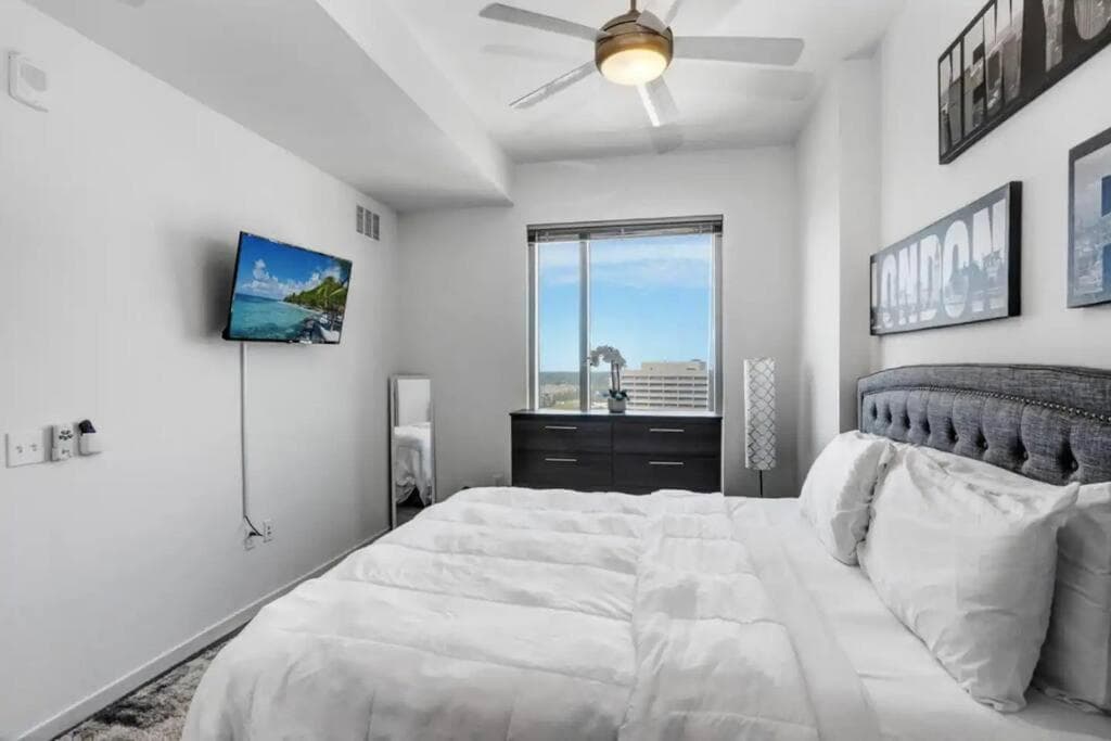 1BR Oasis in Downtown Tampa w Balcony & City Views — 26