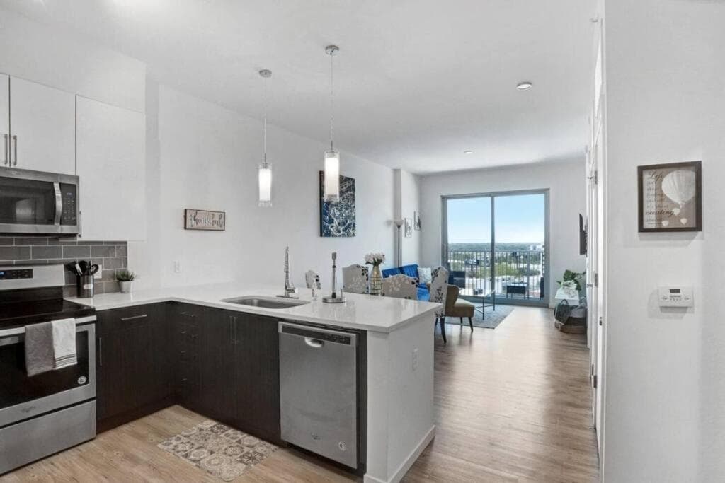 1BR Oasis in Downtown Tampa w Balcony & City Views — 25