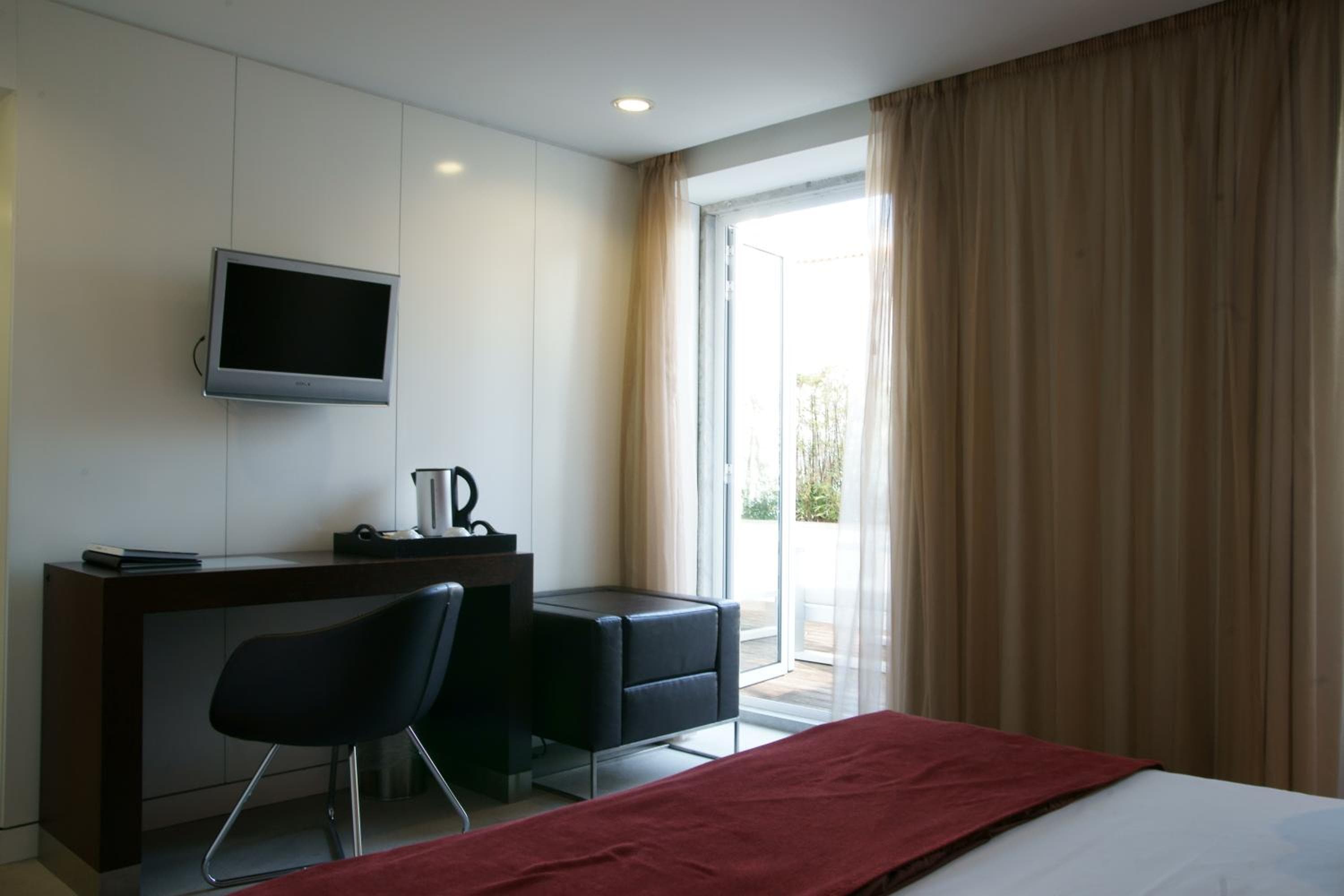 Hotel Jerónimos 8 — 25