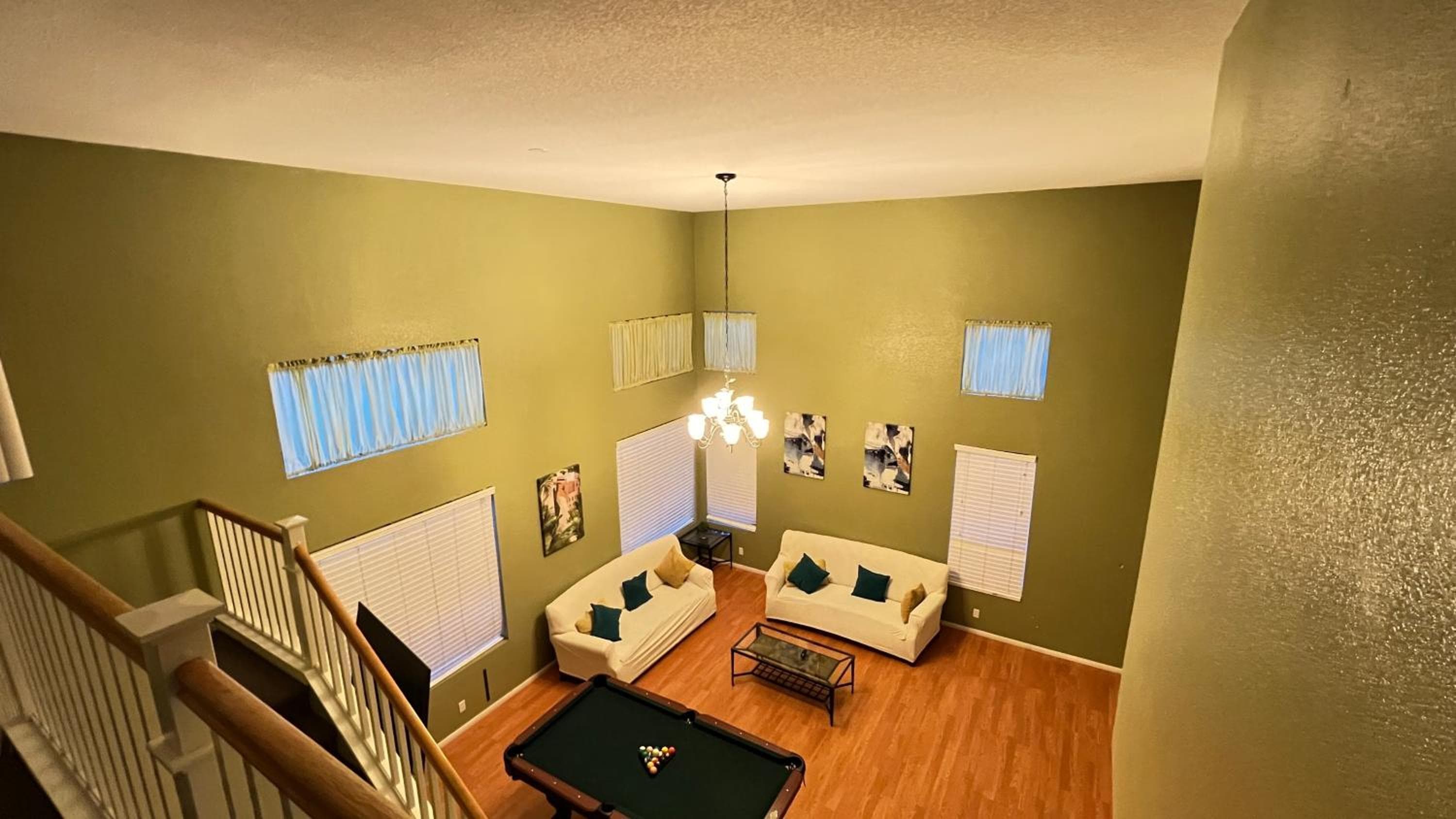 Grand Home, large kitchen sleeps 16 guests — 2