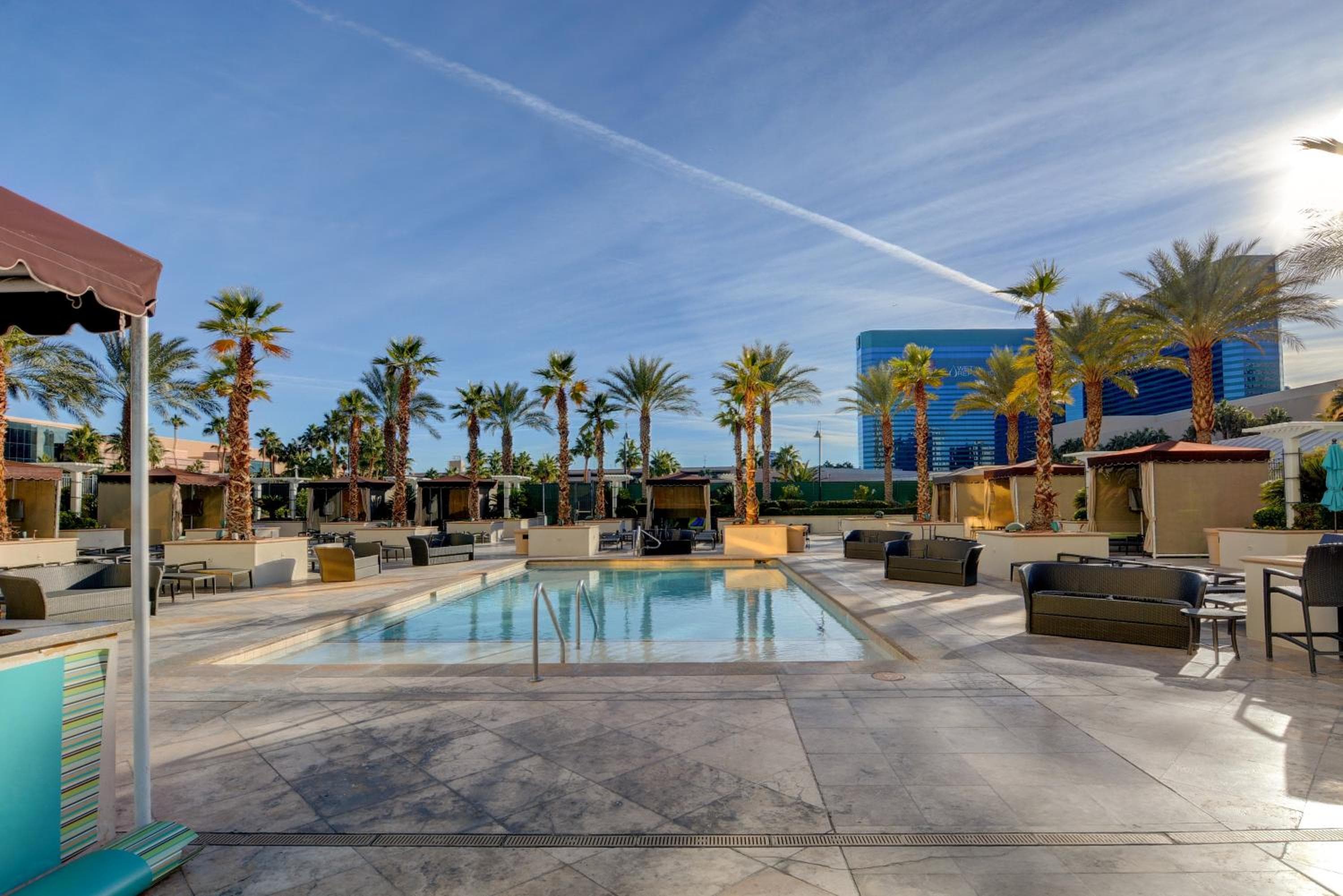 Panorama Vista Suite- 1br 2ba, Full Kitchen, Strip View, Balcony, Corner Unit — 2